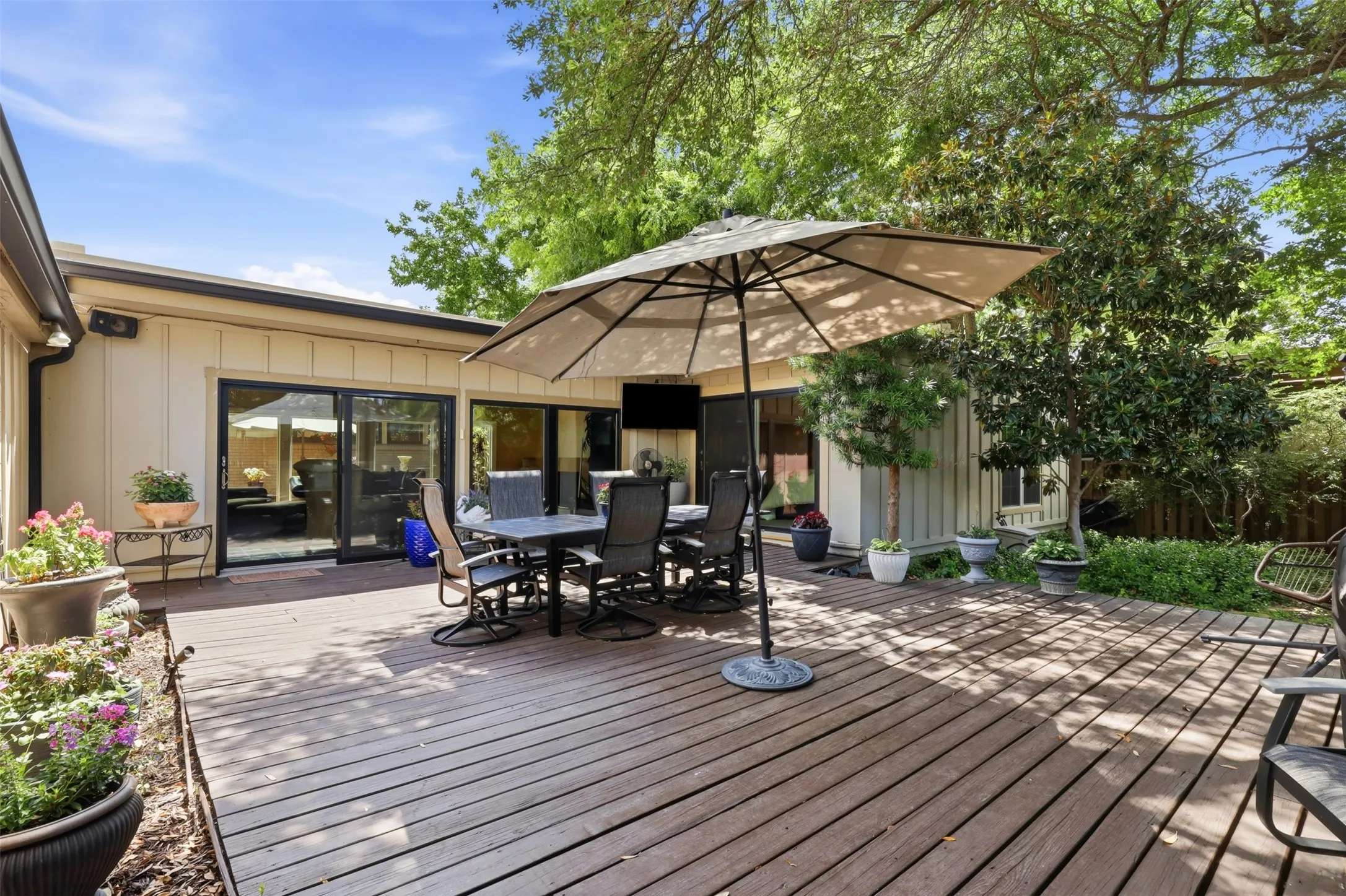 Single Family Residence For Sale in Tarrant County , 4004 Angus Drive, Fort Worth, Texas 76116, 4 Bedroom, 4 Bathroom, 2 Garage spaces, 5,178 Sqft, built in 1960, mls#21302817, Real Estate Agent in Fort Worth, Homes For Sale in Tarrant county, Homes For Sale in Fort Worth, Realtor in Fort Worth Texas, Real Estate Brokerage Independent Realty Texas, Luminita Cordes Realtor