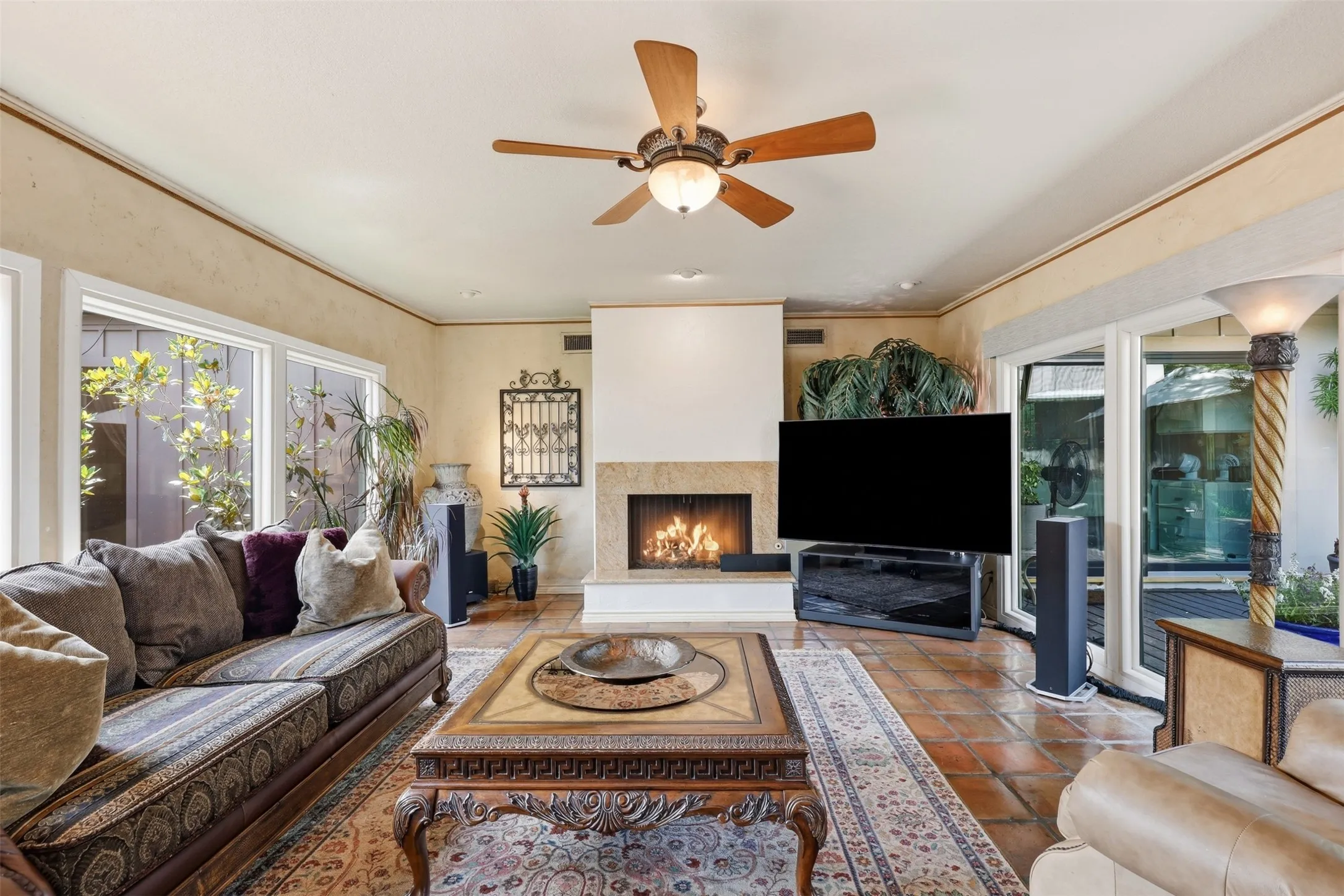 Single Family Residence For Sale in Tarrant County , 4004 Angus Drive, Fort Worth, Texas 76116, 4 Bedroom, 4 Bathroom, 2 Garage spaces, 5,178 Sqft, built in 1960, mls#21302817, Real Estate Agent in Fort Worth, Homes For Sale in Tarrant county, Homes For Sale in Fort Worth, Realtor in Fort Worth Texas, Real Estate Brokerage Independent Realty Texas, Luminita Cordes Realtor