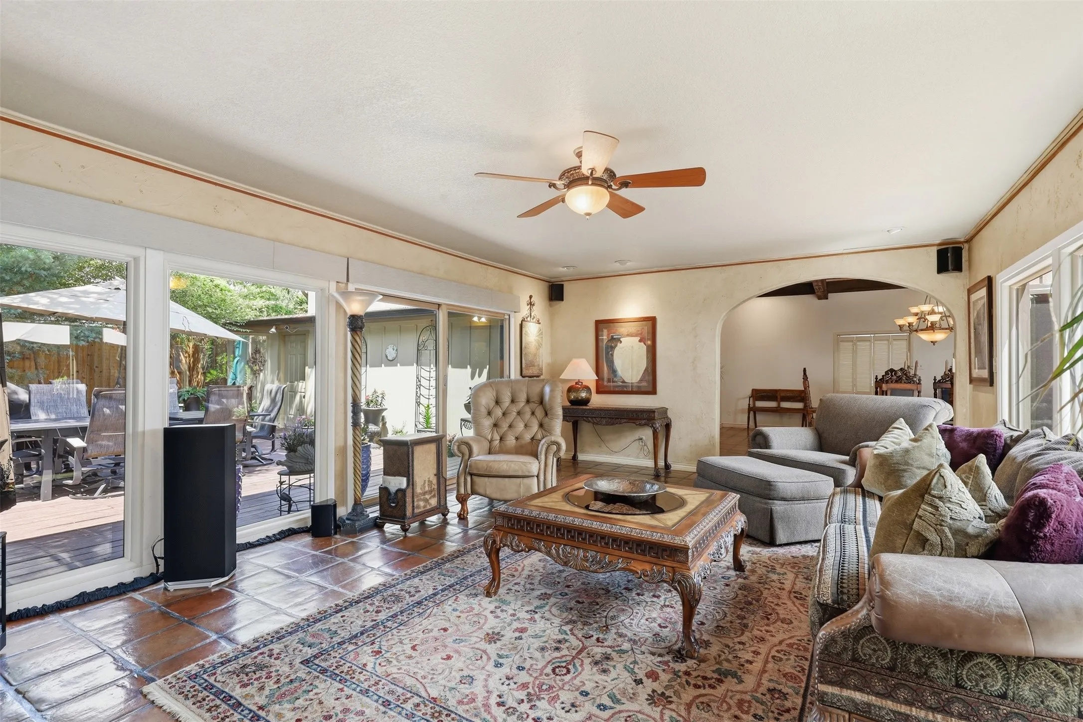 Single Family Residence For Sale in Tarrant County , 4004 Angus Drive, Fort Worth, Texas 76116, 4 Bedroom, 4 Bathroom, 2 Garage spaces, 5,178 Sqft, built in 1960, mls#21302817, Real Estate Agent in Fort Worth, Homes For Sale in Tarrant county, Homes For Sale in Fort Worth, Realtor in Fort Worth Texas, Real Estate Brokerage Independent Realty Texas, Luminita Cordes Realtor