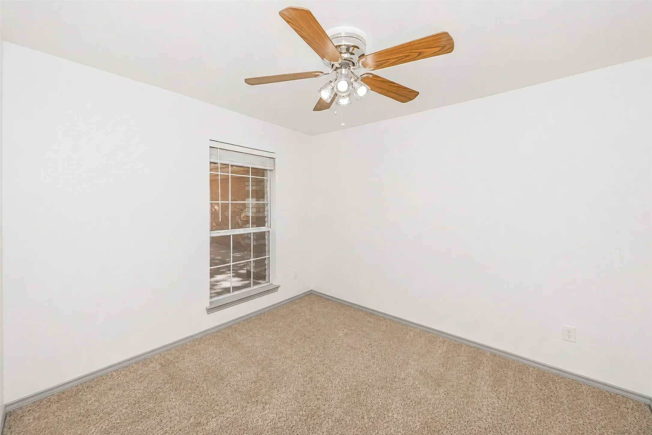 Single Family Residence For Sale in Wise County , 501 Brookfield Drive, Boyd, Texas 76023, 3 Bedroom, 2 Bathroom, 2 Garage spaces, 1,388 Sqft, built in 2002, mls#21302830, Real Estate Agent in Boyd, Homes For Sale in Wise county, Homes For Sale in Boyd, Realtor in Boyd Texas, Real Estate Brokerage Independent Realty Texas, Luminita Cordes Realtor