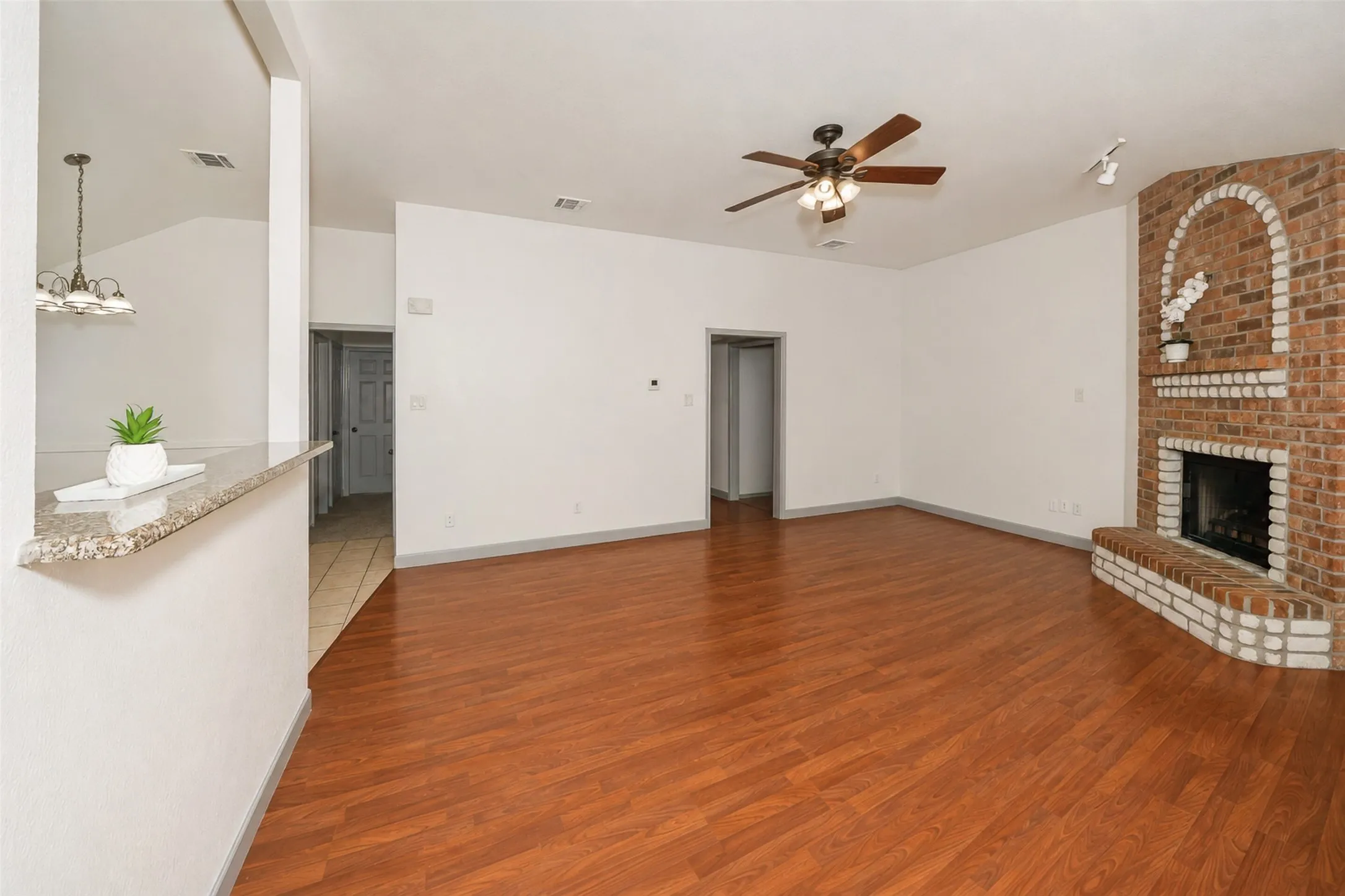 Single Family Residence For Sale in Wise County , 501 Brookfield Drive, Boyd, Texas 76023, 3 Bedroom, 2 Bathroom, 2 Garage spaces, 1,388 Sqft, built in 2002, mls#21302830, Real Estate Agent in Boyd, Homes For Sale in Wise county, Homes For Sale in Boyd, Realtor in Boyd Texas, Real Estate Brokerage Independent Realty Texas, Luminita Cordes Realtor