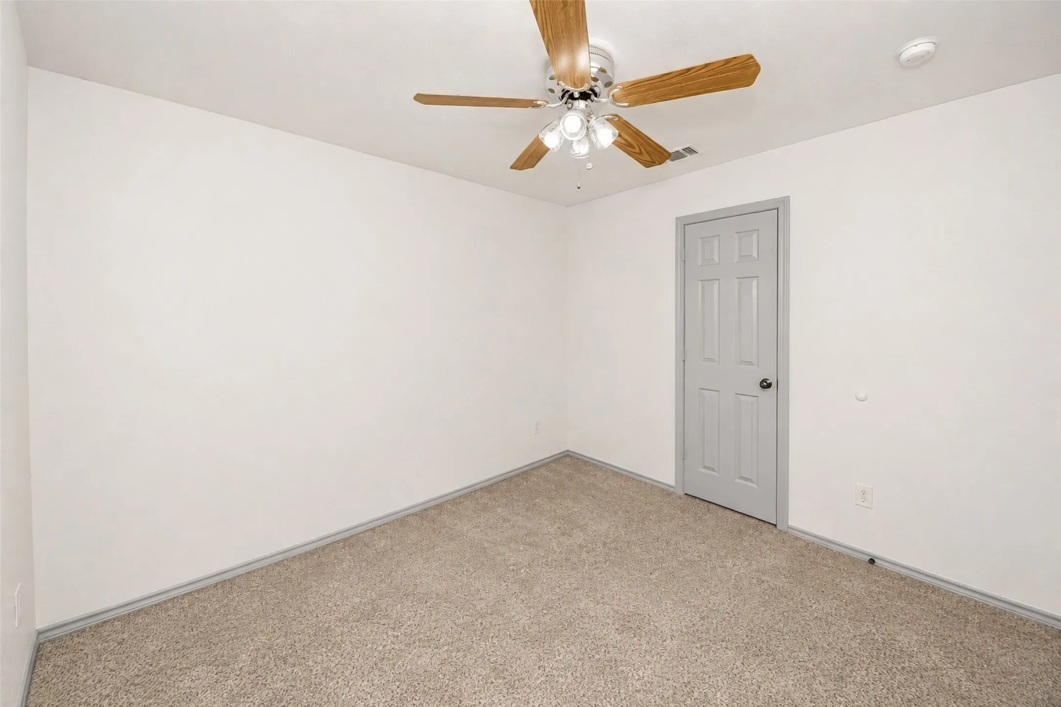 Single Family Residence For Sale in Wise County , 501 Brookfield Drive, Boyd, Texas 76023, 3 Bedroom, 2 Bathroom, 2 Garage spaces, 1,388 Sqft, built in 2002, mls#21302830, Real Estate Agent in Boyd, Homes For Sale in Wise county, Homes For Sale in Boyd, Realtor in Boyd Texas, Real Estate Brokerage Independent Realty Texas, Luminita Cordes Realtor
