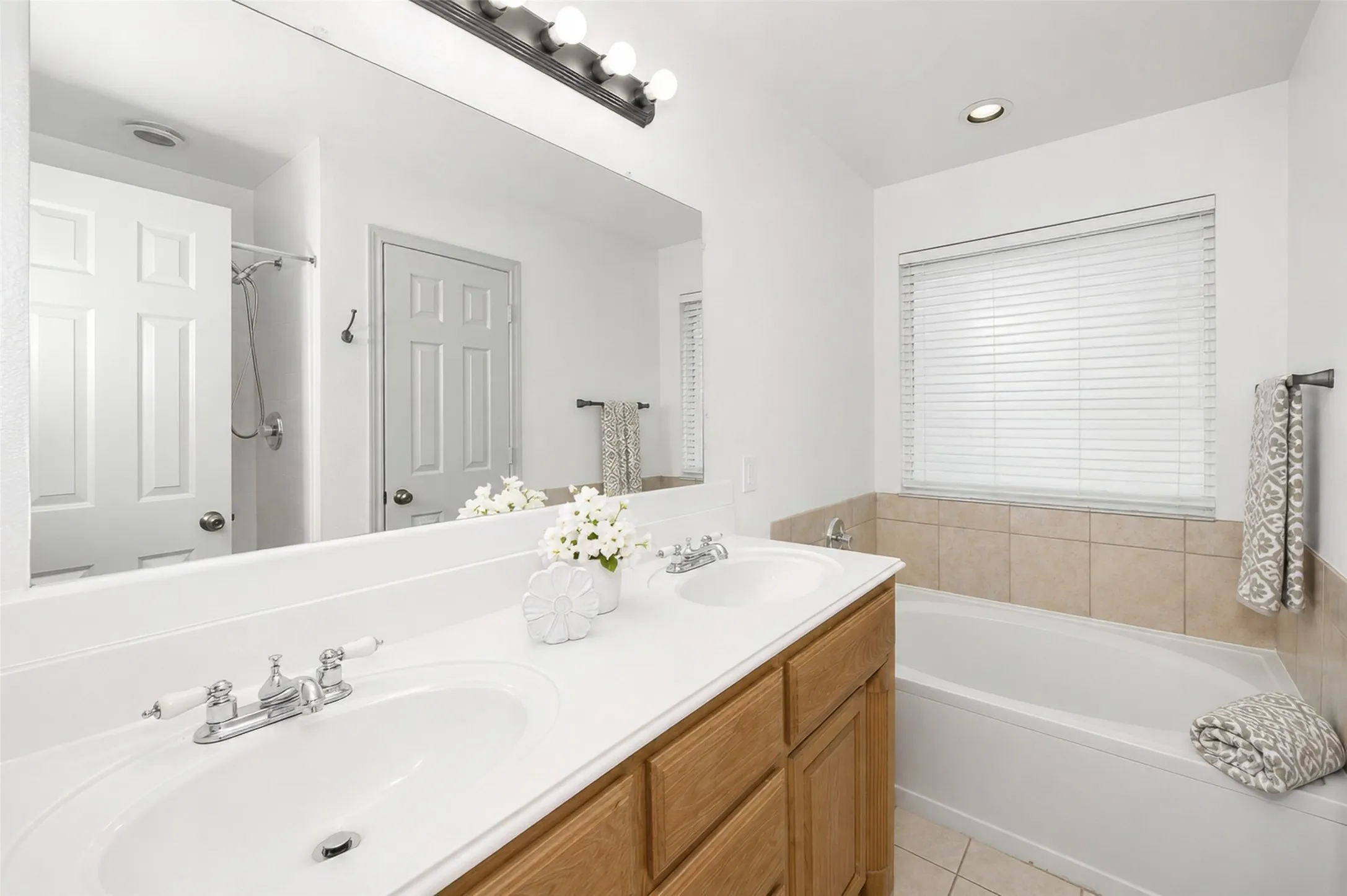 Single Family Residence For Sale in Wise County , 501 Brookfield Drive, Boyd, Texas 76023, 3 Bedroom, 2 Bathroom, 2 Garage spaces, 1,388 Sqft, built in 2002, mls#21302830, Real Estate Agent in Boyd, Homes For Sale in Wise county, Homes For Sale in Boyd, Realtor in Boyd Texas, Real Estate Brokerage Independent Realty Texas, Luminita Cordes Realtor