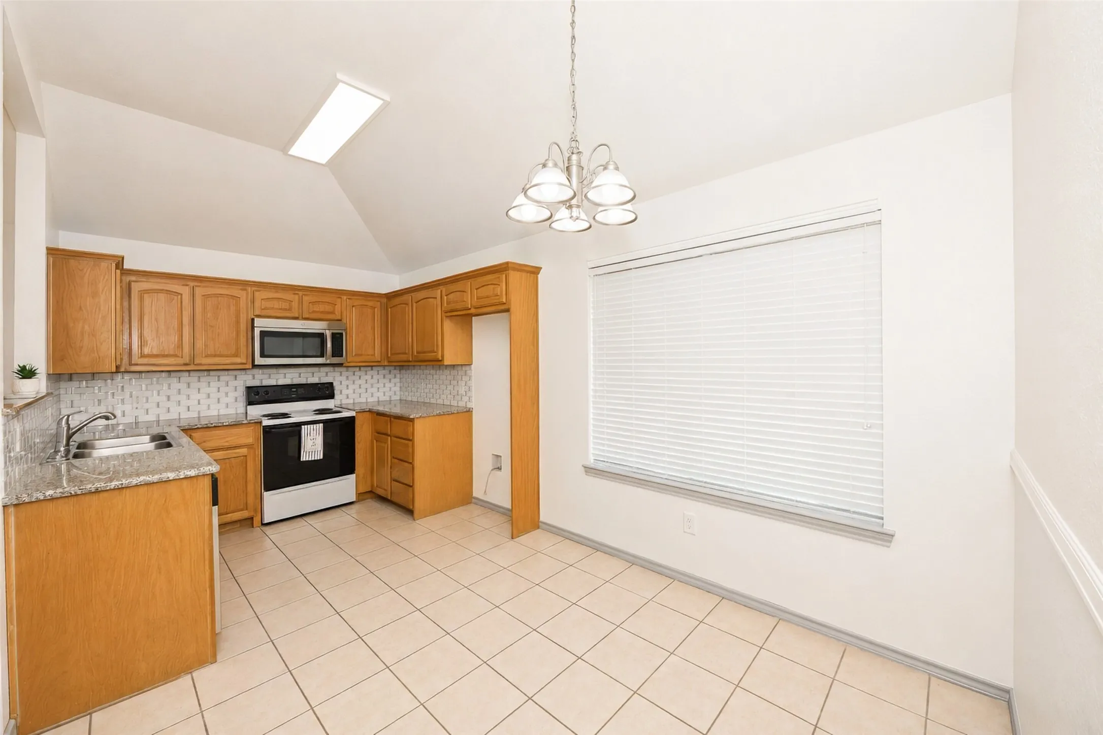 Single Family Residence For Sale in Wise County , 501 Brookfield Drive, Boyd, Texas 76023, 3 Bedroom, 2 Bathroom, 2 Garage spaces, 1,388 Sqft, built in 2002, mls#21302830, Real Estate Agent in Boyd, Homes For Sale in Wise county, Homes For Sale in Boyd, Realtor in Boyd Texas, Real Estate Brokerage Independent Realty Texas, Luminita Cordes Realtor