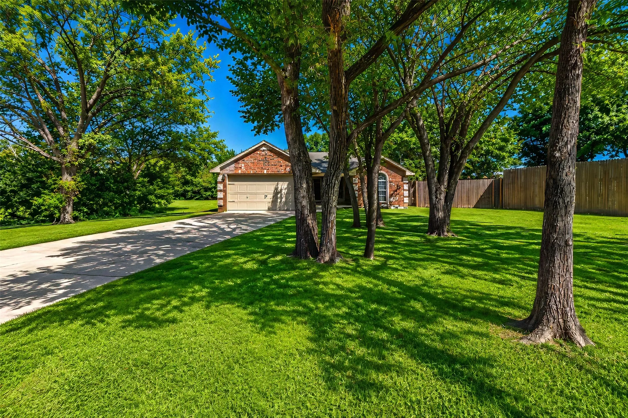 Single Family Residence For Sale in Wise County , 501 Brookfield Drive, Boyd, Texas 76023, 3 Bedroom, 2 Bathroom, 2 Garage spaces, 1,388 Sqft, built in 2002, mls#21302830, Real Estate Agent in Boyd, Homes For Sale in Wise county, Homes For Sale in Boyd, Realtor in Boyd Texas, Real Estate Brokerage Independent Realty Texas, Luminita Cordes Realtor