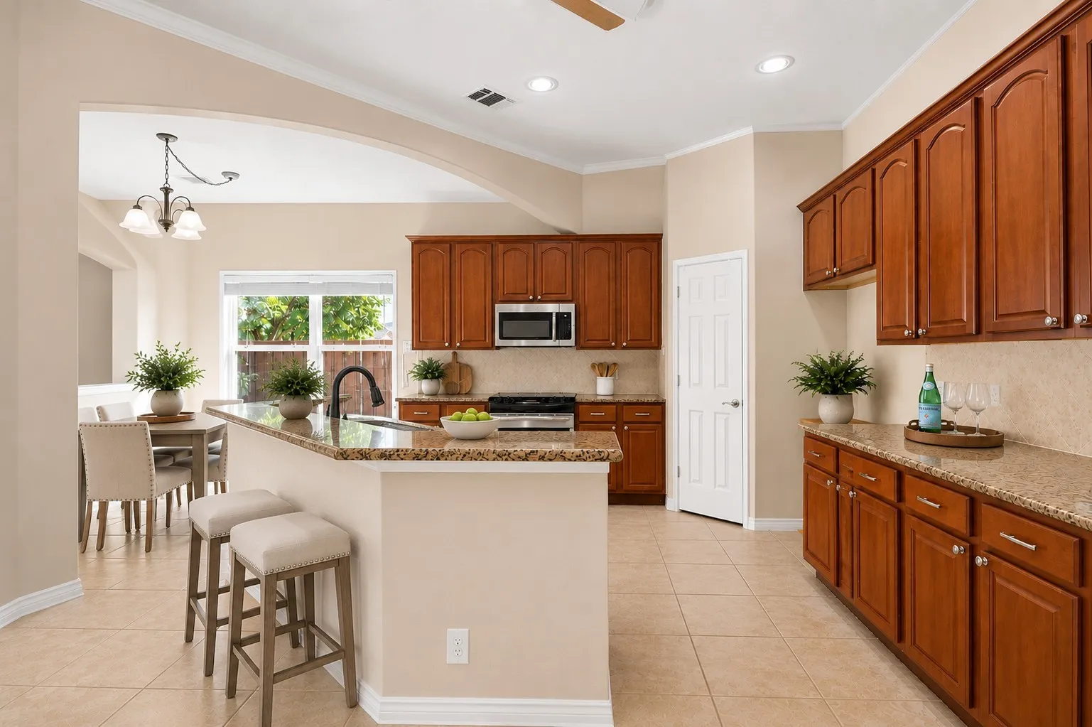Single Family Residence For Sale in Denton County , 15469 Landing Creek Lane, Fort Worth, Texas 76262, 4 Bedroom, 2 Bathroom, 2 Garage spaces, 2,267 Sqft, built in 2006, mls#21300538, Real Estate Agent in Fort Worth, Homes For Sale in Denton county, Homes For Sale in Fort Worth, Realtor in Fort Worth Texas, Real Estate Brokerage Independent Realty Texas, Luminita Cordes Realtor