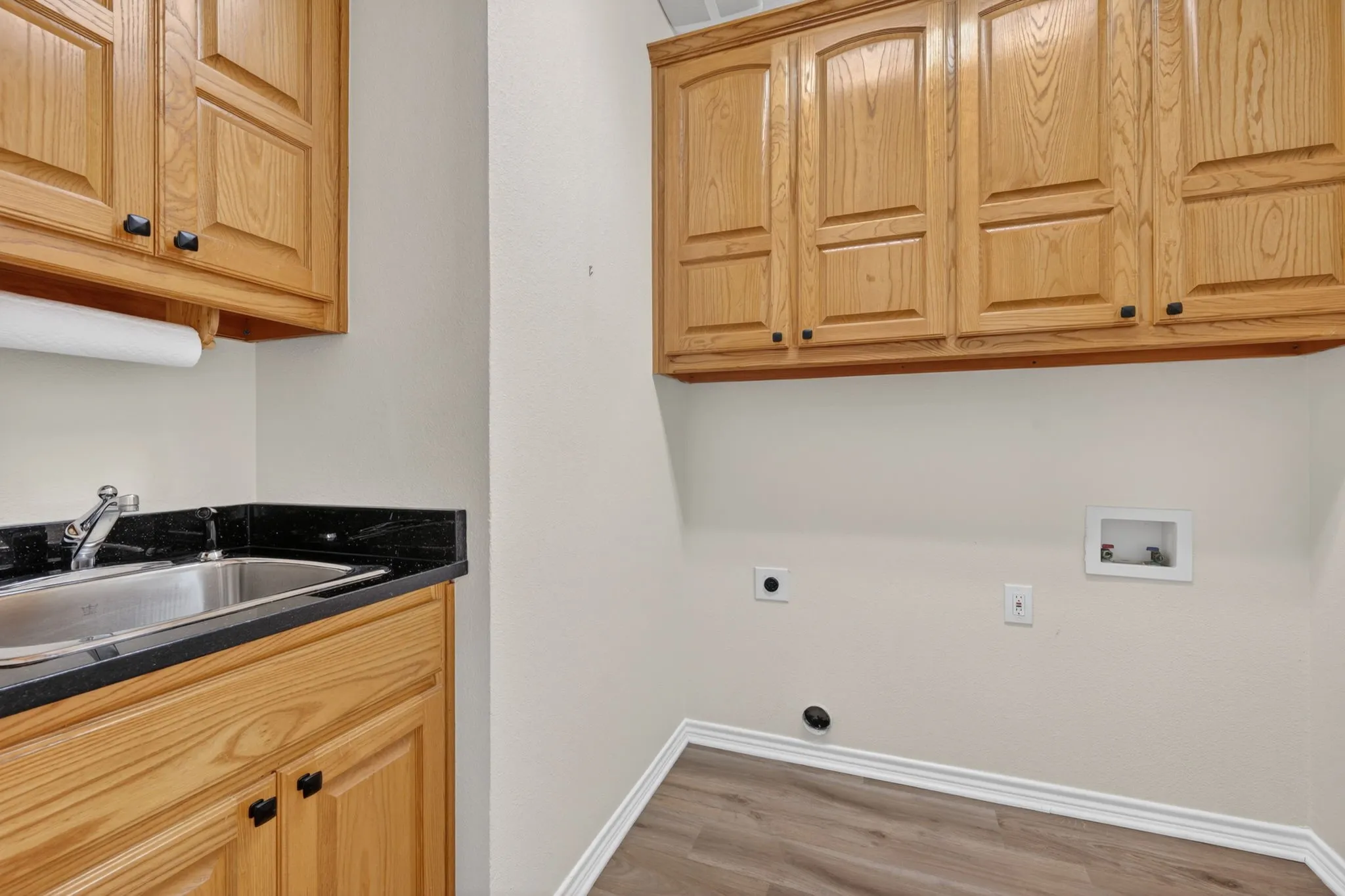 Single Family Residence For Sale in Hood County , 214 Knob Hill Drive, Granbury, Texas 76048, 3 Bedroom, 2 Bathroom, 2 Garage spaces, 2,299 Sqft, built in 2000, mls#21300719, Real Estate Agent in Granbury, Homes For Sale in Hood county, Homes For Sale in Granbury, Realtor in Granbury Texas, Real Estate Brokerage Independent Realty Texas, Luminita Cordes Realtor