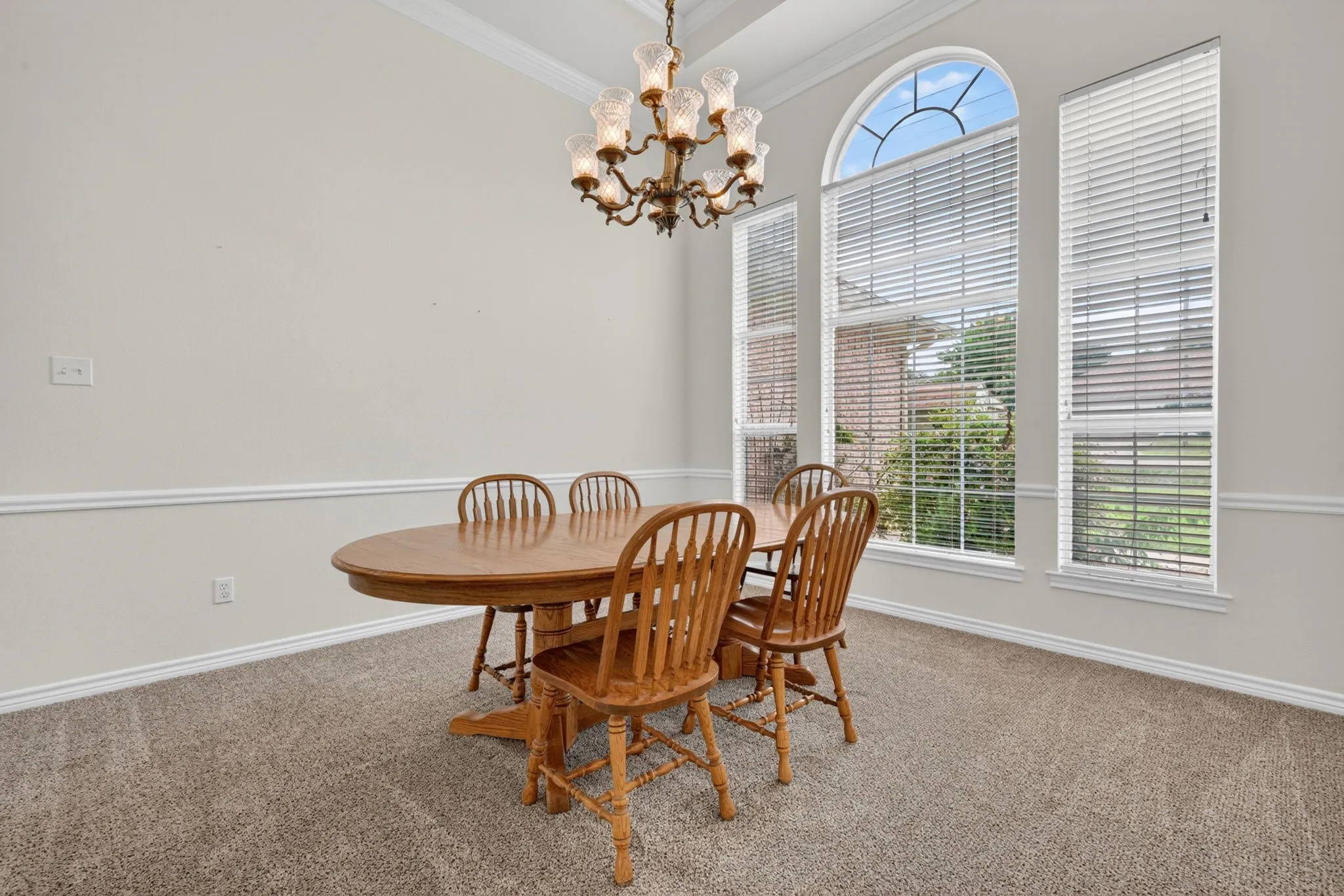 Single Family Residence For Sale in Hood County , 214 Knob Hill Drive, Granbury, Texas 76048, 3 Bedroom, 2 Bathroom, 2 Garage spaces, 2,299 Sqft, built in 2000, mls#21300719, Real Estate Agent in Granbury, Homes For Sale in Hood county, Homes For Sale in Granbury, Realtor in Granbury Texas, Real Estate Brokerage Independent Realty Texas, Luminita Cordes Realtor