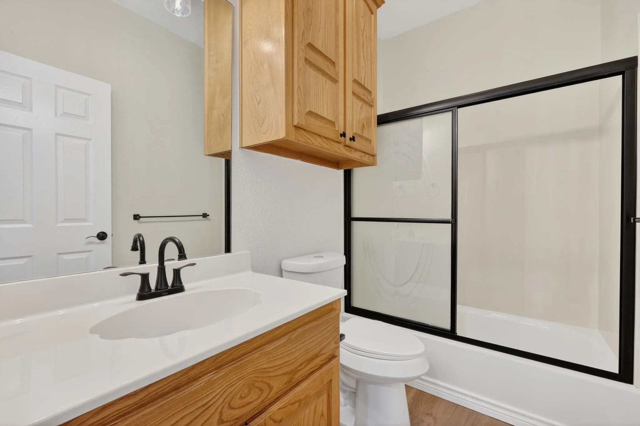 Single Family Residence For Sale in Hood County , 214 Knob Hill Drive, Granbury, Texas 76048, 3 Bedroom, 2 Bathroom, 2 Garage spaces, 2,299 Sqft, built in 2000, mls#21300719, Real Estate Agent in Granbury, Homes For Sale in Hood county, Homes For Sale in Granbury, Realtor in Granbury Texas, Real Estate Brokerage Independent Realty Texas, Luminita Cordes Realtor