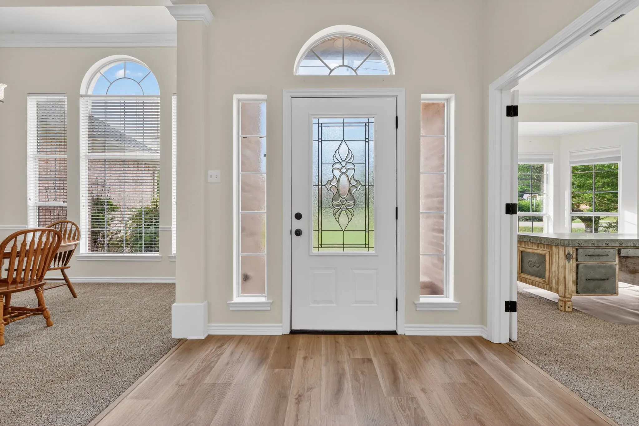 Single Family Residence For Sale in Hood County , 214 Knob Hill Drive, Granbury, Texas 76048, 3 Bedroom, 2 Bathroom, 2 Garage spaces, 2,299 Sqft, built in 2000, mls#21300719, Real Estate Agent in Granbury, Homes For Sale in Hood county, Homes For Sale in Granbury, Realtor in Granbury Texas, Real Estate Brokerage Independent Realty Texas, Luminita Cordes Realtor