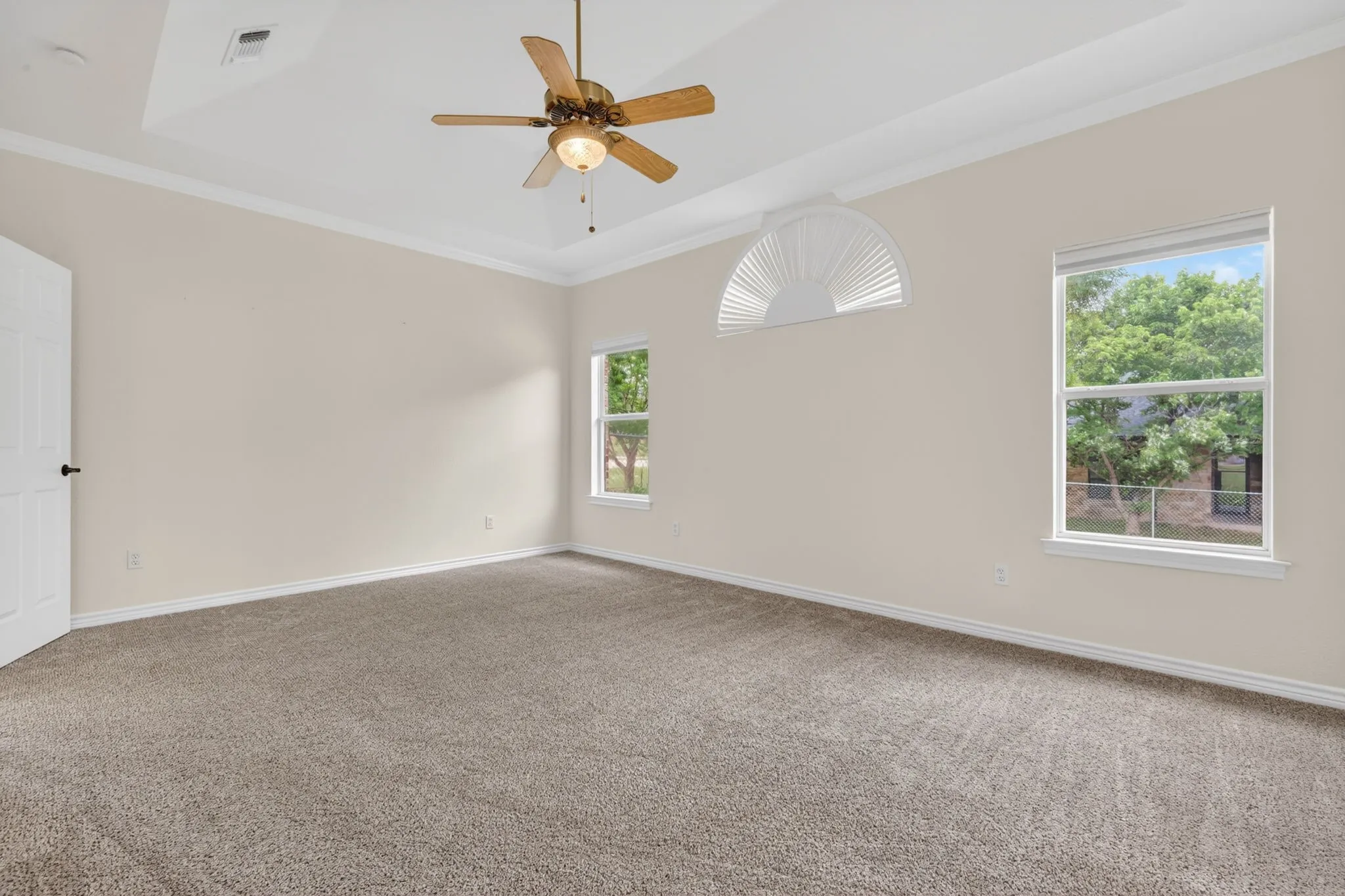 Single Family Residence For Sale in Hood County , 214 Knob Hill Drive, Granbury, Texas 76048, 3 Bedroom, 2 Bathroom, 2 Garage spaces, 2,299 Sqft, built in 2000, mls#21300719, Real Estate Agent in Granbury, Homes For Sale in Hood county, Homes For Sale in Granbury, Realtor in Granbury Texas, Real Estate Brokerage Independent Realty Texas, Luminita Cordes Realtor