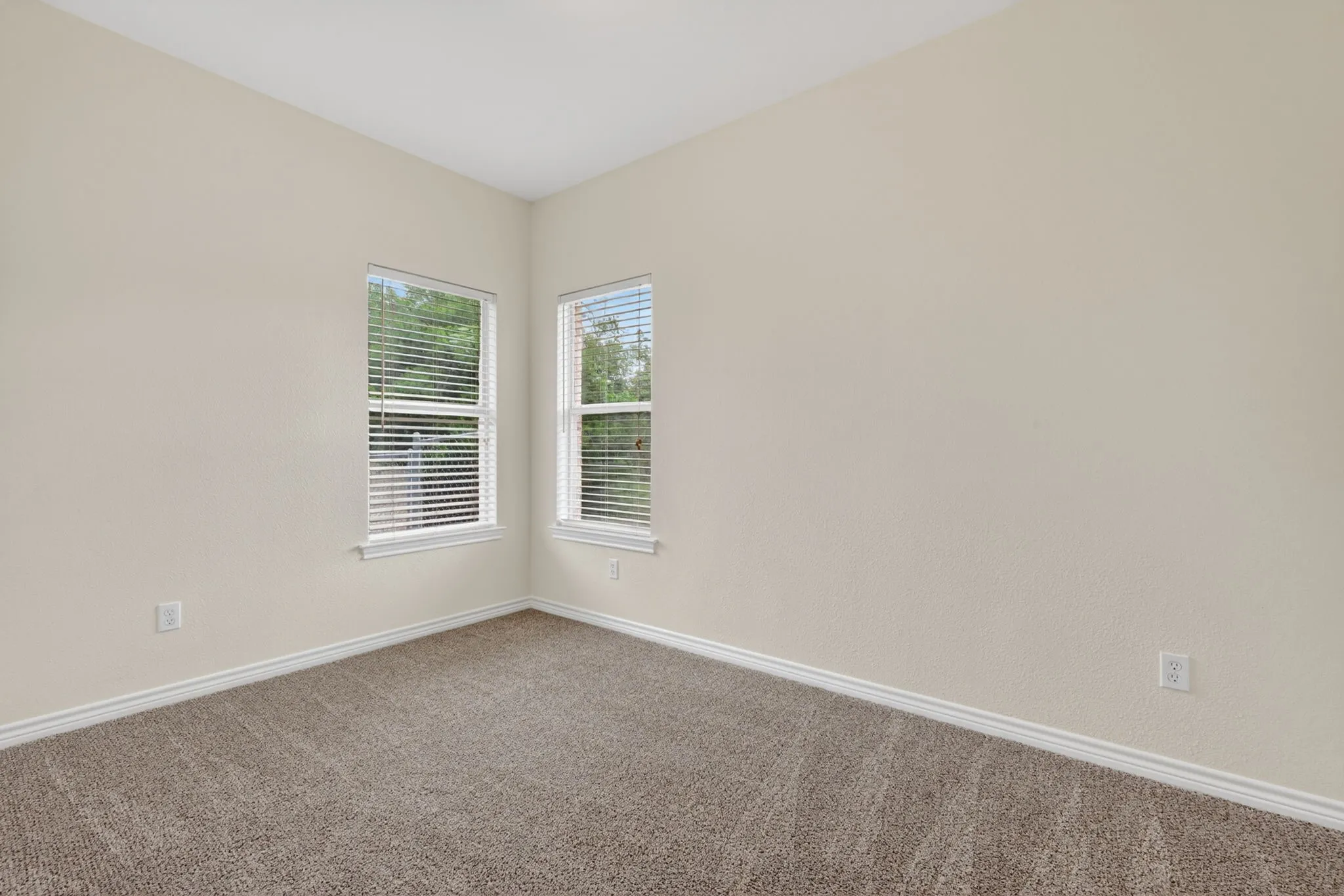 Single Family Residence For Sale in Hood County , 214 Knob Hill Drive, Granbury, Texas 76048, 3 Bedroom, 2 Bathroom, 2 Garage spaces, 2,299 Sqft, built in 2000, mls#21300719, Real Estate Agent in Granbury, Homes For Sale in Hood county, Homes For Sale in Granbury, Realtor in Granbury Texas, Real Estate Brokerage Independent Realty Texas, Luminita Cordes Realtor