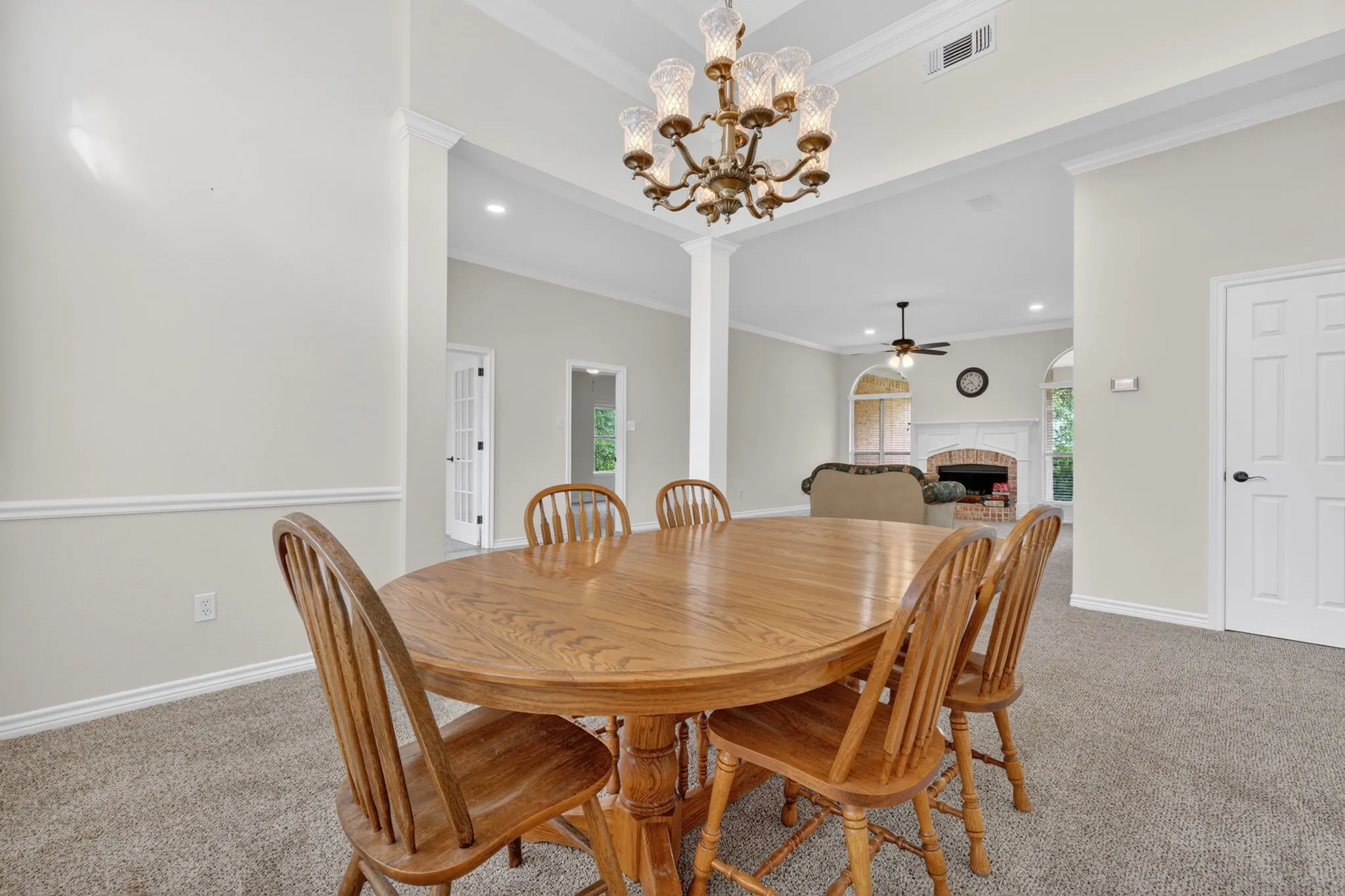 Single Family Residence For Sale in Hood County , 214 Knob Hill Drive, Granbury, Texas 76048, 3 Bedroom, 2 Bathroom, 2 Garage spaces, 2,299 Sqft, built in 2000, mls#21300719, Real Estate Agent in Granbury, Homes For Sale in Hood county, Homes For Sale in Granbury, Realtor in Granbury Texas, Real Estate Brokerage Independent Realty Texas, Luminita Cordes Realtor