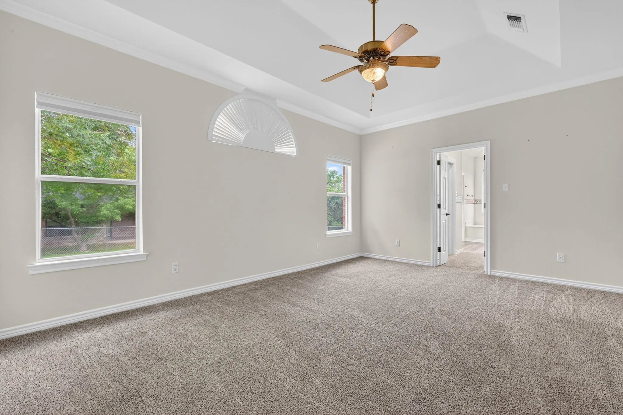 Single Family Residence For Sale in Hood County , 214 Knob Hill Drive, Granbury, Texas 76048, 3 Bedroom, 2 Bathroom, 2 Garage spaces, 2,299 Sqft, built in 2000, mls#21300719, Real Estate Agent in Granbury, Homes For Sale in Hood county, Homes For Sale in Granbury, Realtor in Granbury Texas, Real Estate Brokerage Independent Realty Texas, Luminita Cordes Realtor