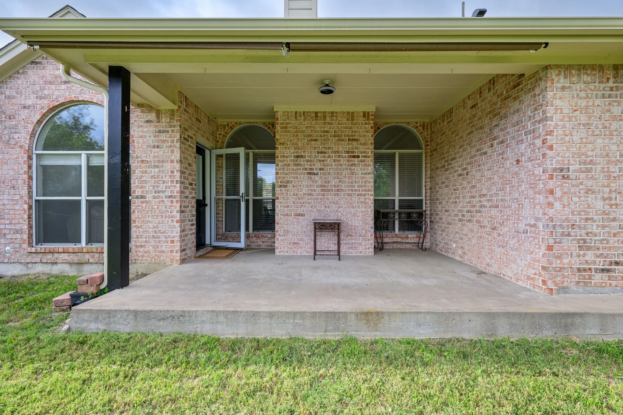 Single Family Residence For Sale in Hood County , 214 Knob Hill Drive, Granbury, Texas 76048, 3 Bedroom, 2 Bathroom, 2 Garage spaces, 2,299 Sqft, built in 2000, mls#21300719, Real Estate Agent in Granbury, Homes For Sale in Hood county, Homes For Sale in Granbury, Realtor in Granbury Texas, Real Estate Brokerage Independent Realty Texas, Luminita Cordes Realtor