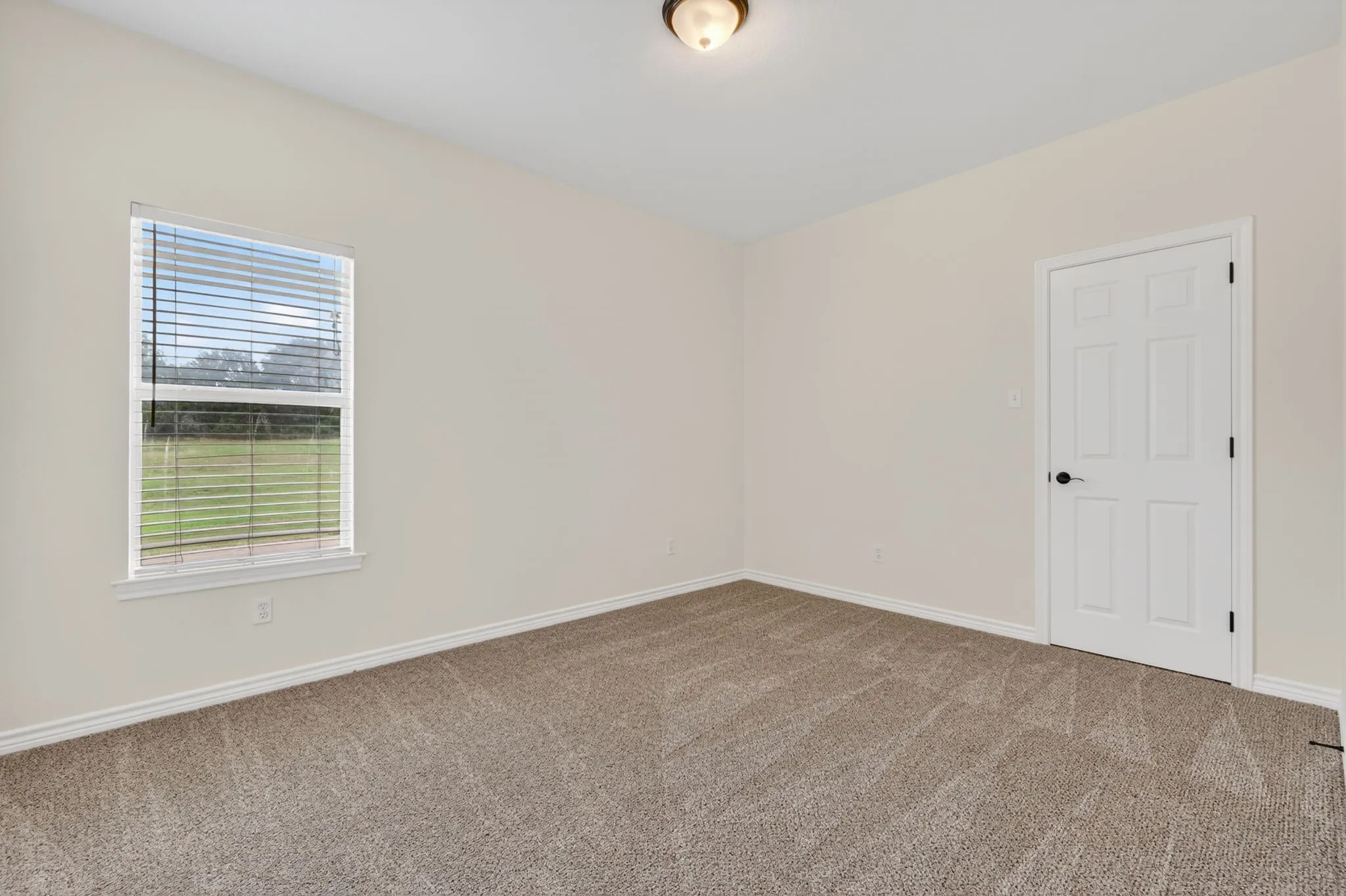 Single Family Residence For Sale in Hood County , 214 Knob Hill Drive, Granbury, Texas 76048, 3 Bedroom, 2 Bathroom, 2 Garage spaces, 2,299 Sqft, built in 2000, mls#21300719, Real Estate Agent in Granbury, Homes For Sale in Hood county, Homes For Sale in Granbury, Realtor in Granbury Texas, Real Estate Brokerage Independent Realty Texas, Luminita Cordes Realtor