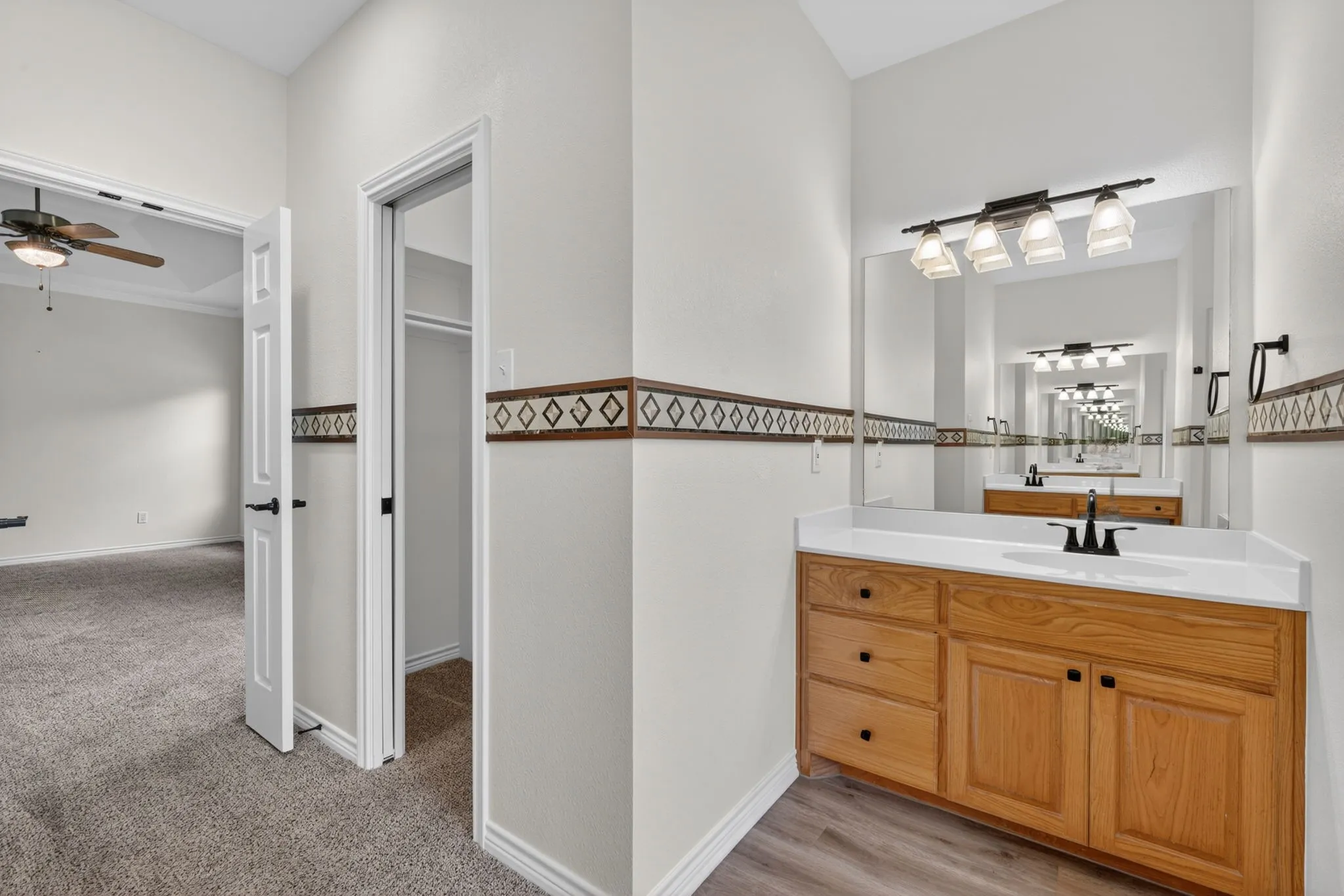 Single Family Residence For Sale in Hood County , 214 Knob Hill Drive, Granbury, Texas 76048, 3 Bedroom, 2 Bathroom, 2 Garage spaces, 2,299 Sqft, built in 2000, mls#21300719, Real Estate Agent in Granbury, Homes For Sale in Hood county, Homes For Sale in Granbury, Realtor in Granbury Texas, Real Estate Brokerage Independent Realty Texas, Luminita Cordes Realtor