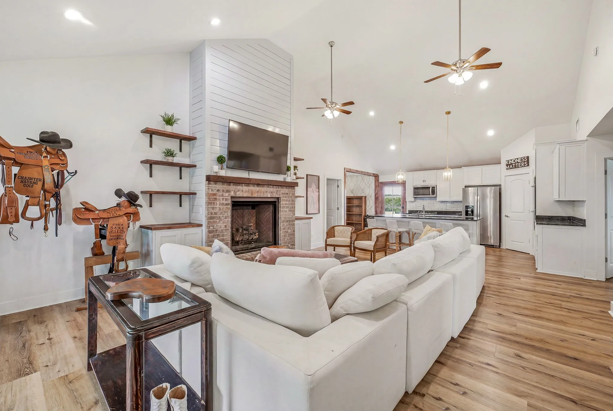 Single Family Residence For Sale in Erath County , 930 County Road 161 Road, Stephenville, Texas 76401, 3 Bedroom, 2 Bathroom, Garage spaces, 1,794 Sqft, built in 2020, Price $975,000, mls#21302657, Real Estate Agent in Stephenville, Homes For Sale in Erath county, Homes For Sale in Stephenville, Realtor in Stephenville Texas, Real Estate Brokerage Independent Realty Texas, Luminita Cordes Realtor