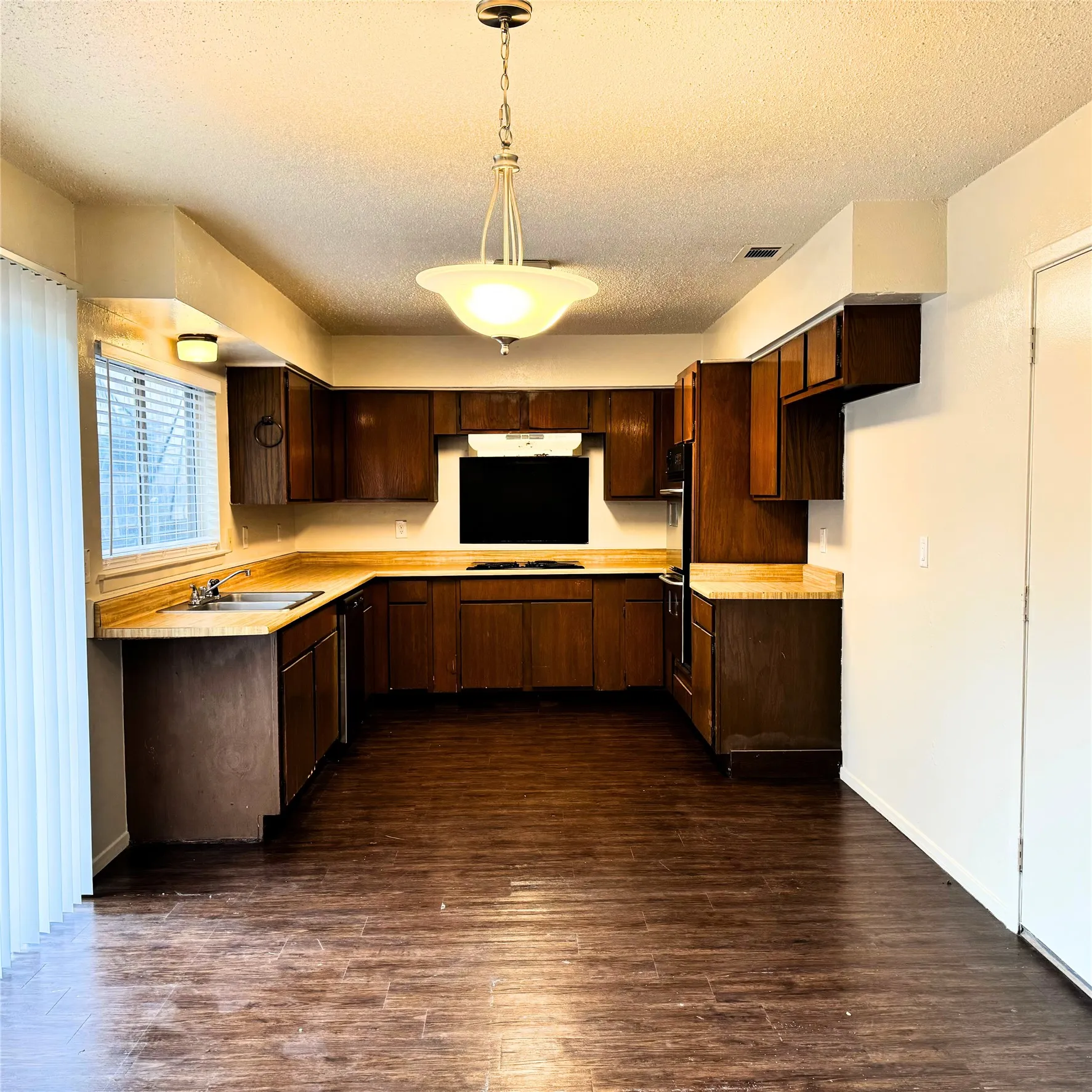Duplex For Rent in Dallas County , 628 Taylor Court, Duncanville, Texas 75137, 3 Bedroom, 2 Bathroom, Garage spaces, 1,500 Sqft, built in 1978, mls#21302850, Real Estate Agent in Duncanville, Homes For Rent in Dallas county, Homes For Rent in Duncanville, Realtor in Duncanville Texas, Real Estate Brokerage Independent Realty Texas, Luminita Cordes Realtor