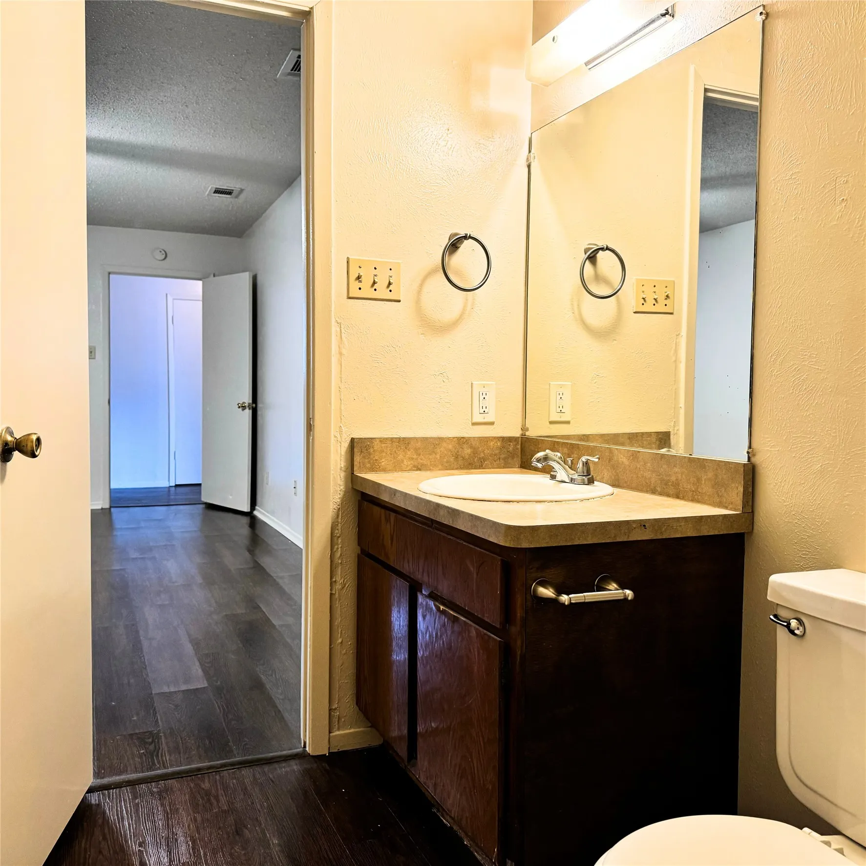 Duplex For Rent in Dallas County , 628 Taylor Court, Duncanville, Texas 75137, 3 Bedroom, 2 Bathroom, Garage spaces, 1,500 Sqft, built in 1978, mls#21302850, Real Estate Agent in Duncanville, Homes For Rent in Dallas county, Homes For Rent in Duncanville, Realtor in Duncanville Texas, Real Estate Brokerage Independent Realty Texas, Luminita Cordes Realtor