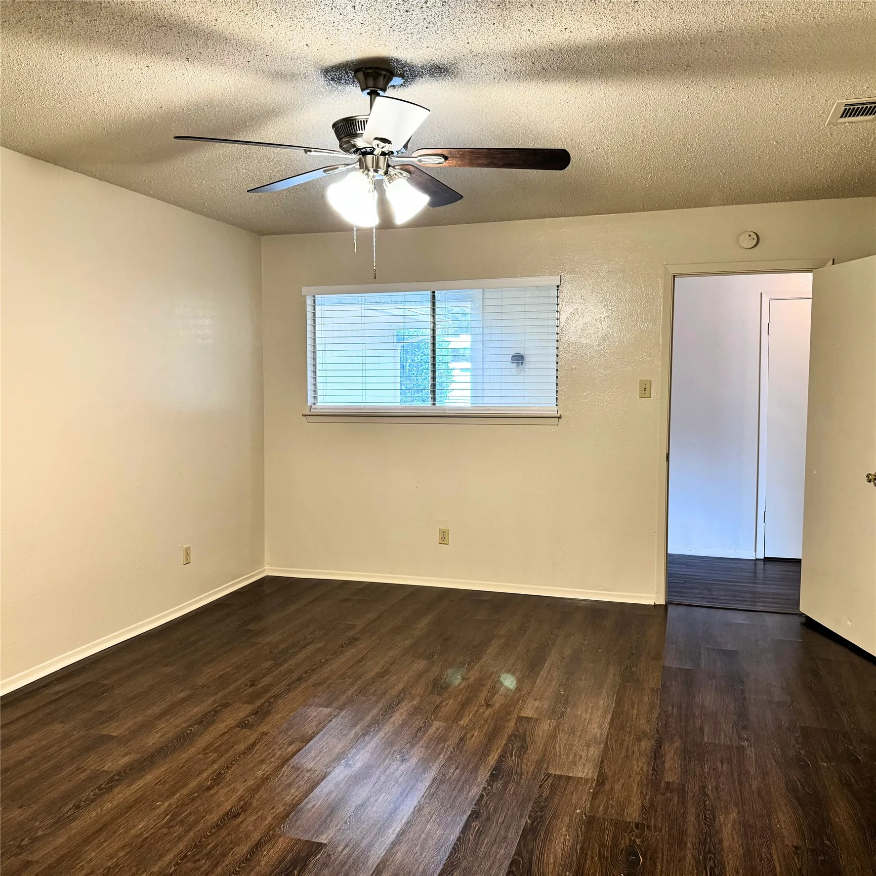 Duplex For Rent in Dallas County , 628 Taylor Court, Duncanville, Texas 75137, 3 Bedroom, 2 Bathroom, Garage spaces, 1,500 Sqft, built in 1978, mls#21302850, Real Estate Agent in Duncanville, Homes For Rent in Dallas county, Homes For Rent in Duncanville, Realtor in Duncanville Texas, Real Estate Brokerage Independent Realty Texas, Luminita Cordes Realtor