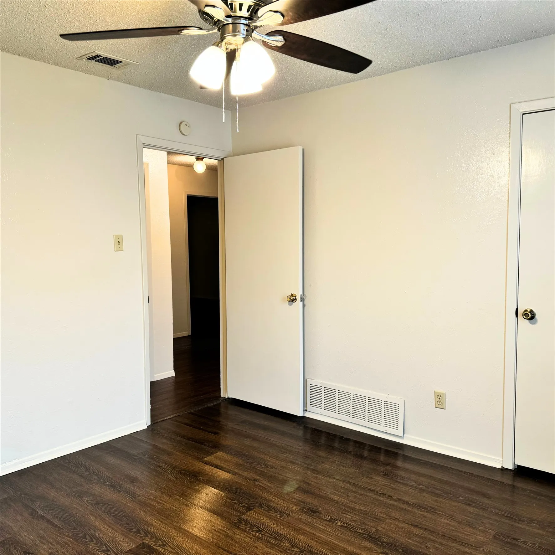 Duplex For Rent in Dallas County , 628 Taylor Court, Duncanville, Texas 75137, 3 Bedroom, 2 Bathroom, Garage spaces, 1,500 Sqft, built in 1978, mls#21302850, Real Estate Agent in Duncanville, Homes For Rent in Dallas county, Homes For Rent in Duncanville, Realtor in Duncanville Texas, Real Estate Brokerage Independent Realty Texas, Luminita Cordes Realtor