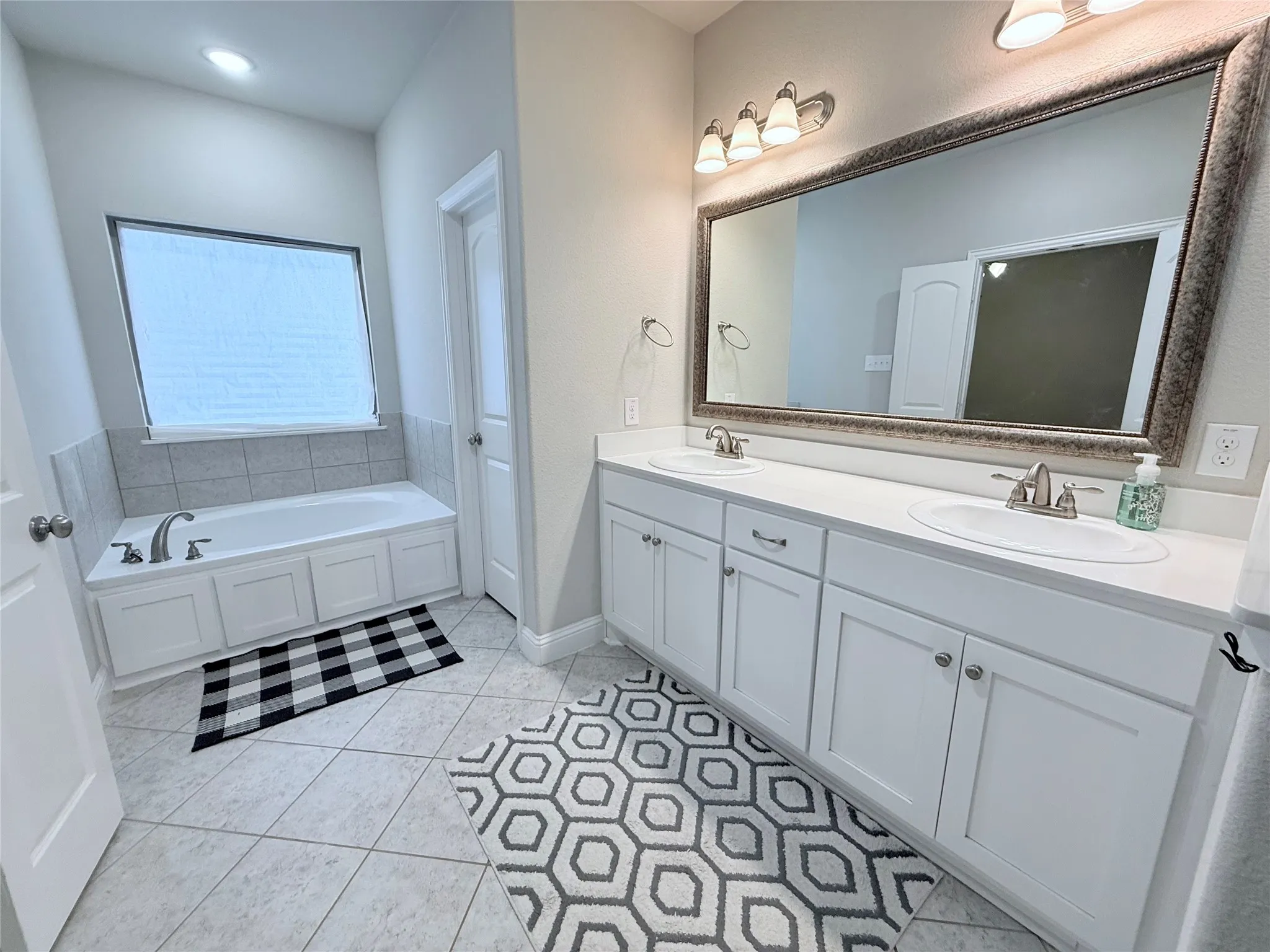 Single Family Residence For Sale in Hunt County , 612 Redwood Drive, Greenville, Texas 75402, 4 Bedroom, 3 Bathroom, 2 Garage spaces, 2,177 Sqft, built in 2019, mls#21300035, Real Estate Agent in Greenville, Homes For Sale in Hunt county, Homes For Sale in Greenville, Realtor in Greenville Texas, Real Estate Brokerage Independent Realty Texas, Luminita Cordes Realtor