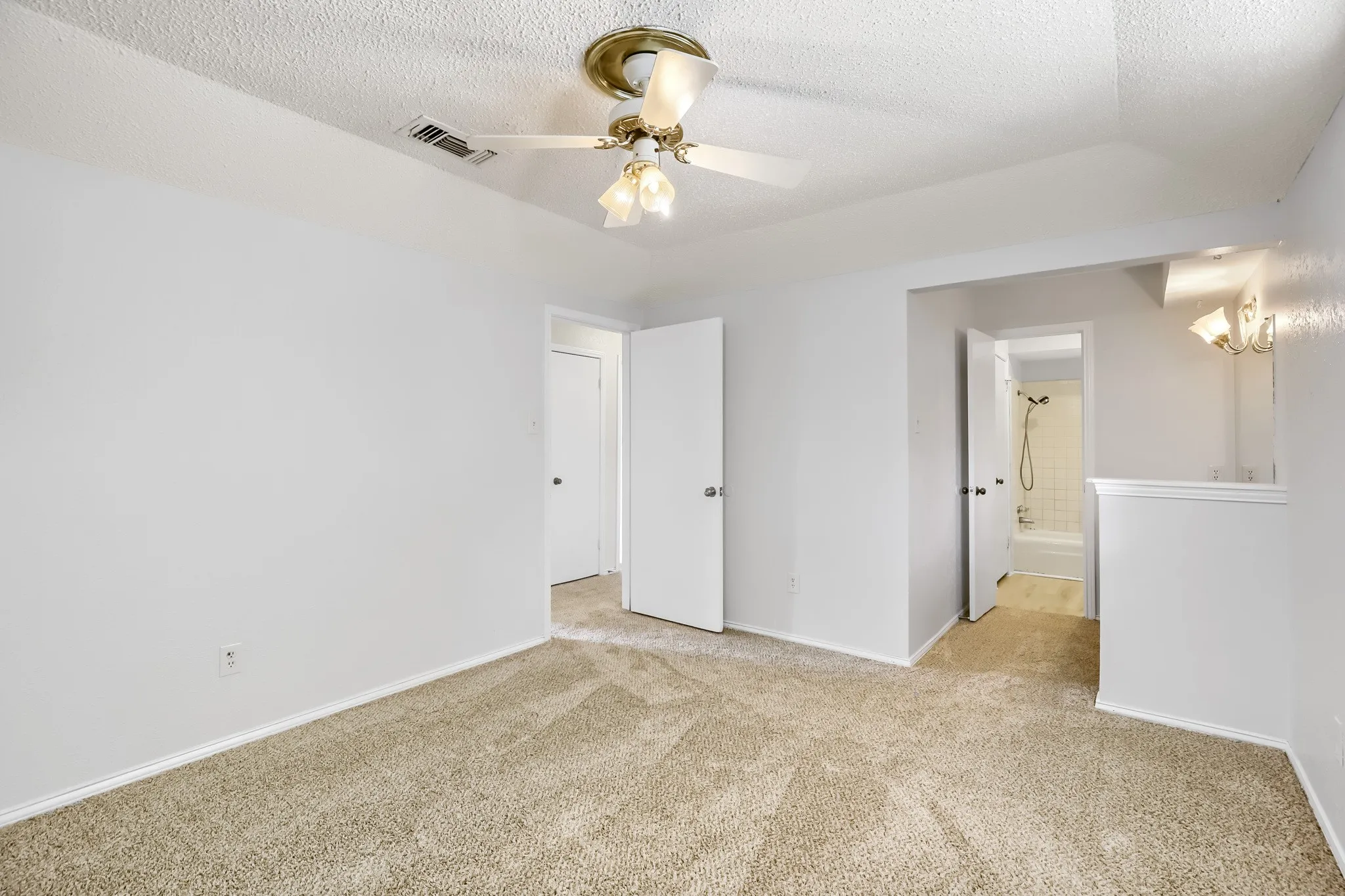 Single Family Residence For Sale in Dallas County , 508 Stony Creek Drive, De Soto, Texas 75115, 3 Bedroom, 2 Bathroom, 2 Garage spaces, 1,612 Sqft, built in 1973, mls#21264052, Real Estate Agent in De Soto, Homes For Sale in Dallas county, Homes For Sale in De Soto, Realtor in De Soto Texas, Real Estate Brokerage Independent Realty Texas, Luminita Cordes Realtor