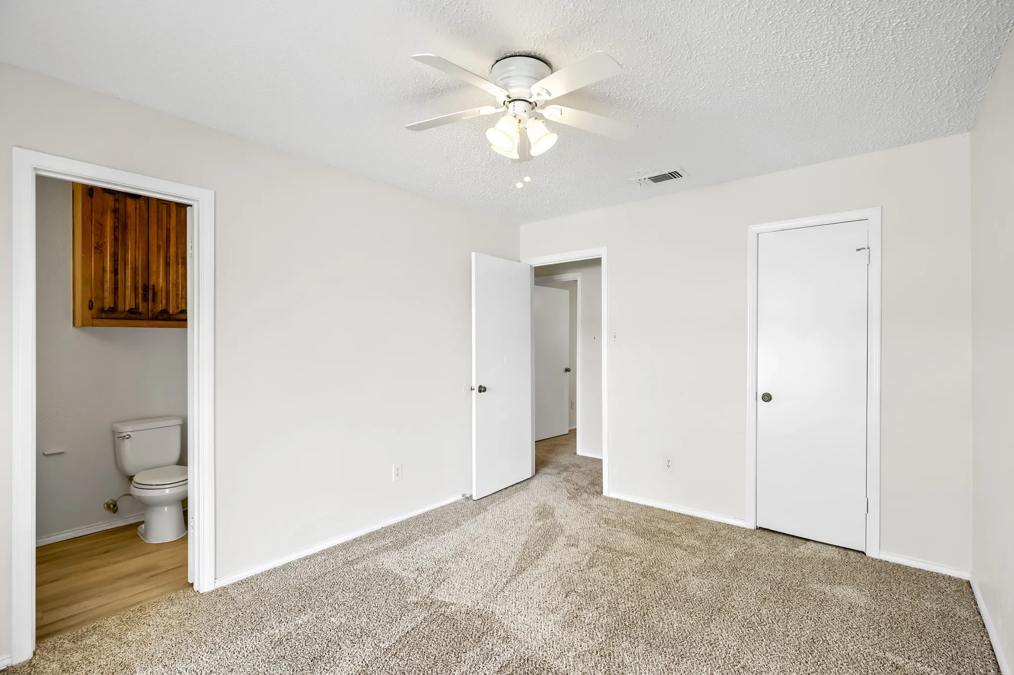 Single Family Residence For Sale in Dallas County , 508 Stony Creek Drive, De Soto, Texas 75115, 3 Bedroom, 2 Bathroom, 2 Garage spaces, 1,612 Sqft, built in 1973, mls#21264052, Real Estate Agent in De Soto, Homes For Sale in Dallas county, Homes For Sale in De Soto, Realtor in De Soto Texas, Real Estate Brokerage Independent Realty Texas, Luminita Cordes Realtor