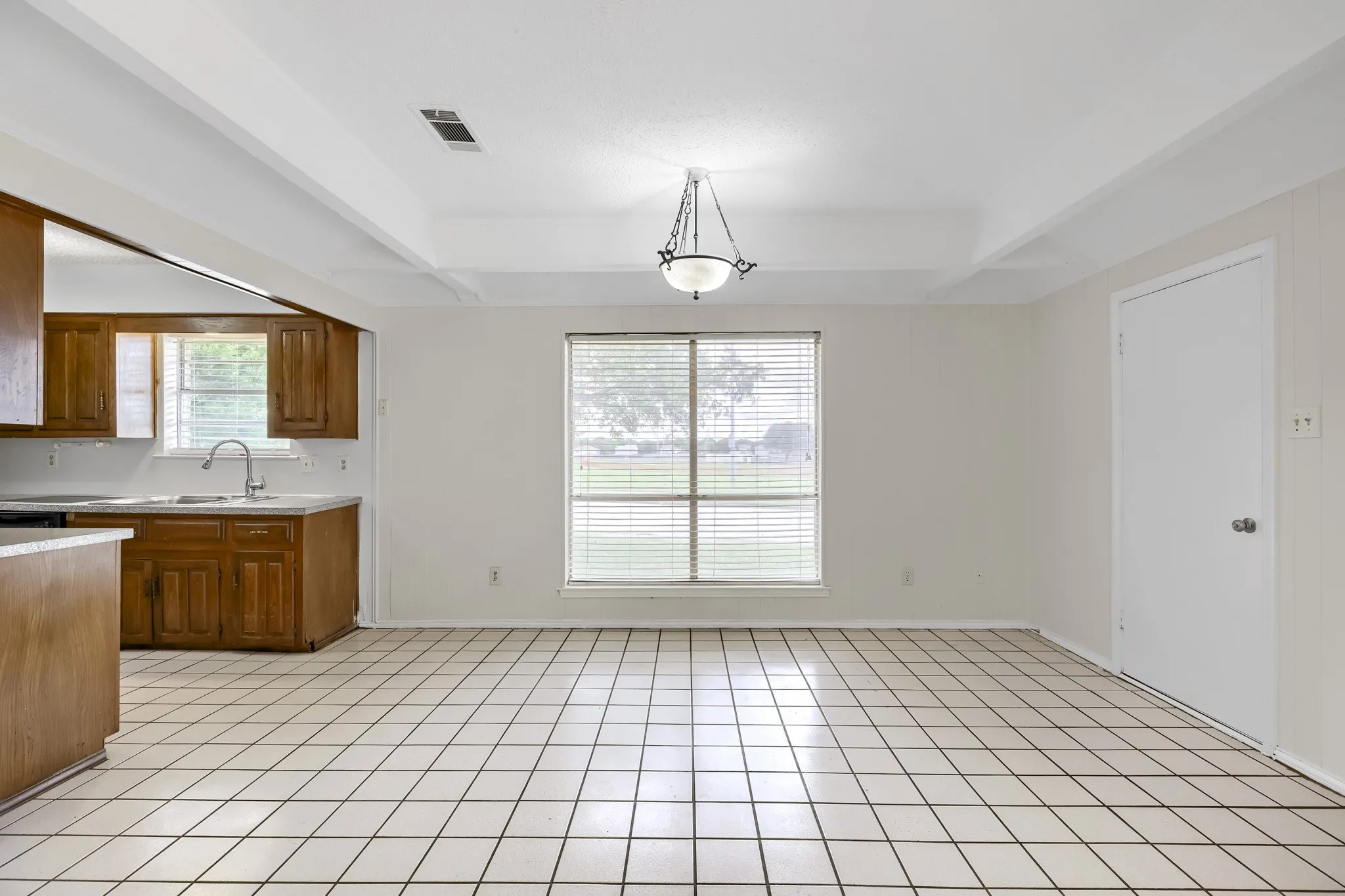 Single Family Residence For Sale in Dallas County , 508 Stony Creek Drive, De Soto, Texas 75115, 3 Bedroom, 2 Bathroom, 2 Garage spaces, 1,612 Sqft, built in 1973, mls#21264052, Real Estate Agent in De Soto, Homes For Sale in Dallas county, Homes For Sale in De Soto, Realtor in De Soto Texas, Real Estate Brokerage Independent Realty Texas, Luminita Cordes Realtor