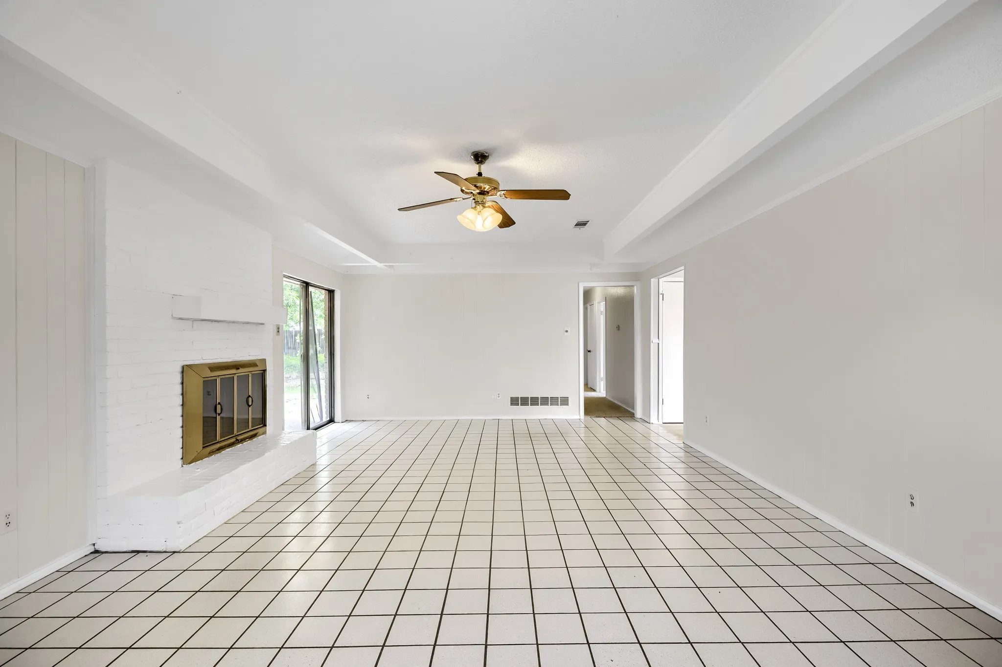 Single Family Residence For Sale in Dallas County , 508 Stony Creek Drive, De Soto, Texas 75115, 3 Bedroom, 2 Bathroom, 2 Garage spaces, 1,612 Sqft, built in 1973, mls#21264052, Real Estate Agent in De Soto, Homes For Sale in Dallas county, Homes For Sale in De Soto, Realtor in De Soto Texas, Real Estate Brokerage Independent Realty Texas, Luminita Cordes Realtor