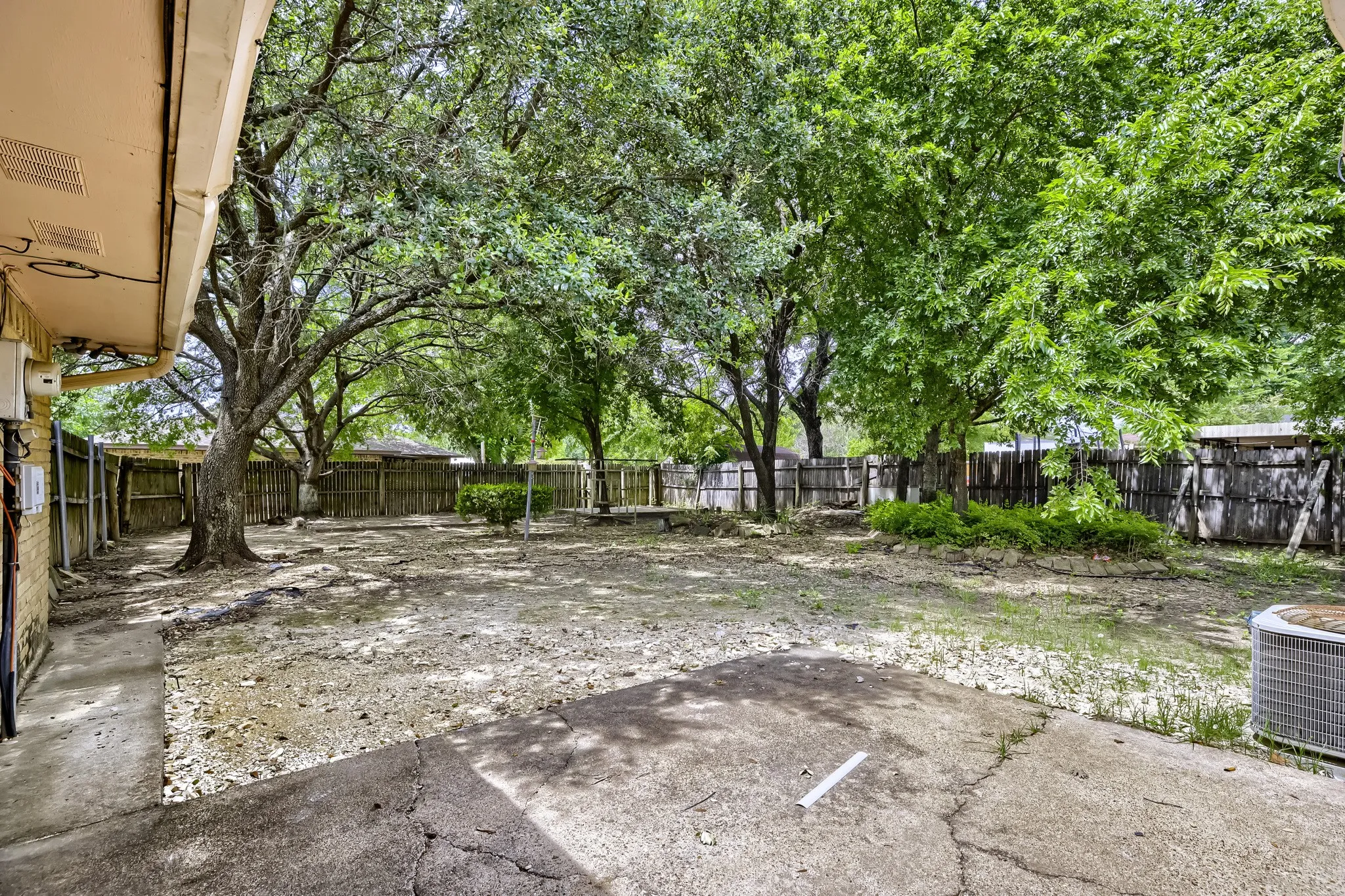 Single Family Residence For Sale in Dallas County , 508 Stony Creek Drive, De Soto, Texas 75115, 3 Bedroom, 2 Bathroom, 2 Garage spaces, 1,612 Sqft, built in 1973, mls#21264052, Real Estate Agent in De Soto, Homes For Sale in Dallas county, Homes For Sale in De Soto, Realtor in De Soto Texas, Real Estate Brokerage Independent Realty Texas, Luminita Cordes Realtor