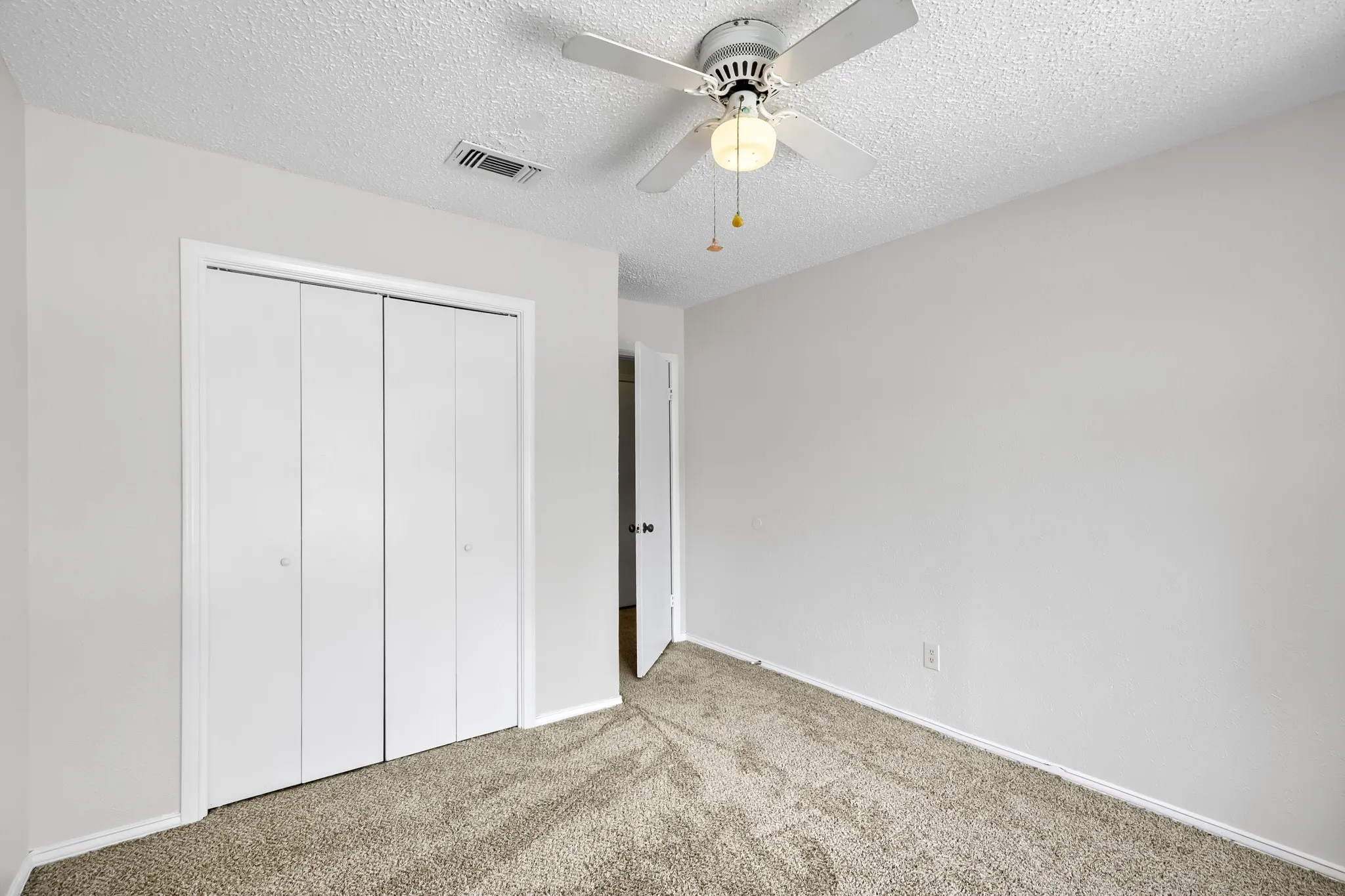 Single Family Residence For Sale in Dallas County , 508 Stony Creek Drive, De Soto, Texas 75115, 3 Bedroom, 2 Bathroom, 2 Garage spaces, 1,612 Sqft, built in 1973, mls#21264052, Real Estate Agent in De Soto, Homes For Sale in Dallas county, Homes For Sale in De Soto, Realtor in De Soto Texas, Real Estate Brokerage Independent Realty Texas, Luminita Cordes Realtor