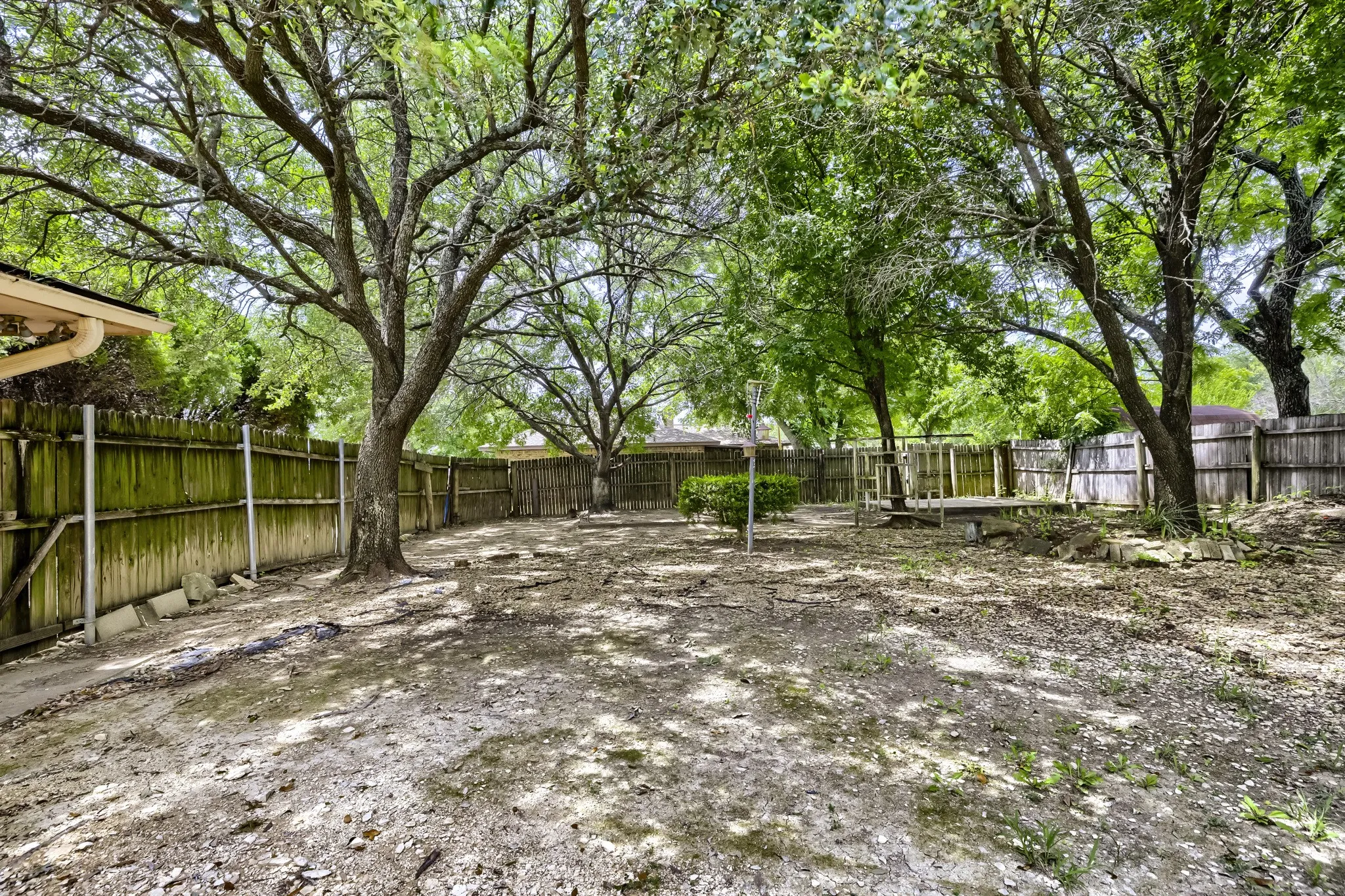 Single Family Residence For Sale in Dallas County , 508 Stony Creek Drive, De Soto, Texas 75115, 3 Bedroom, 2 Bathroom, 2 Garage spaces, 1,612 Sqft, built in 1973, mls#21264052, Real Estate Agent in De Soto, Homes For Sale in Dallas county, Homes For Sale in De Soto, Realtor in De Soto Texas, Real Estate Brokerage Independent Realty Texas, Luminita Cordes Realtor