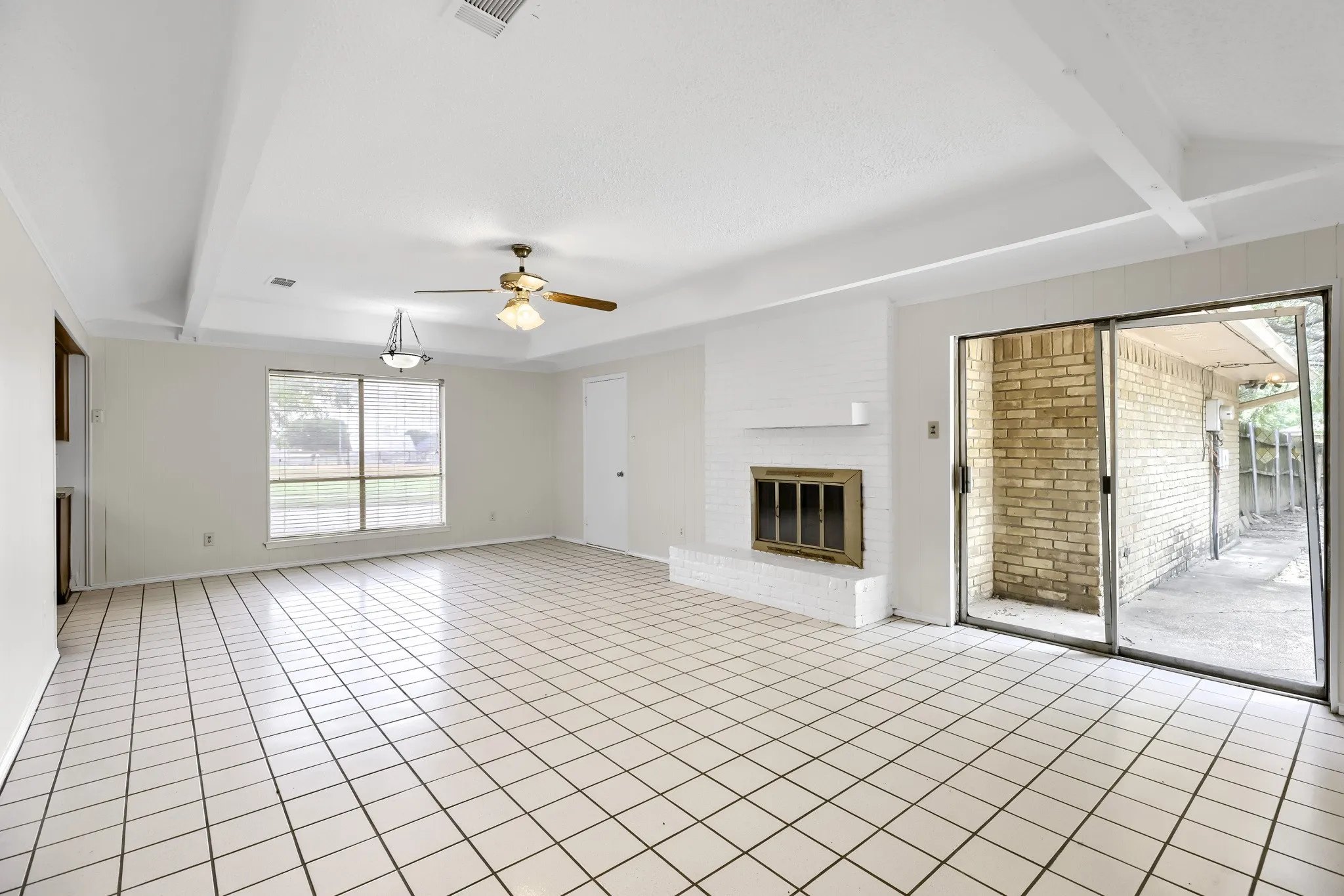Single Family Residence For Sale in Dallas County , 508 Stony Creek Drive, De Soto, Texas 75115, 3 Bedroom, 2 Bathroom, 2 Garage spaces, 1,612 Sqft, built in 1973, mls#21264052, Real Estate Agent in De Soto, Homes For Sale in Dallas county, Homes For Sale in De Soto, Realtor in De Soto Texas, Real Estate Brokerage Independent Realty Texas, Luminita Cordes Realtor