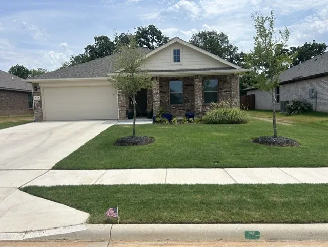 Single Family Residence For Rent in Tarrant County , 333 Lubbock Drive, Azle, Texas 76020, 3 Bedroom, 2 Bathroom, 2 Garage spaces, 1,600 Sqft, built in 2025, mls#21267192, Real Estate Agent in Azle, Homes For Rent in Tarrant county, Homes For Rent in Azle, Realtor in Azle Texas, Real Estate Brokerage Independent Realty Texas, Luminita Cordes Realtor