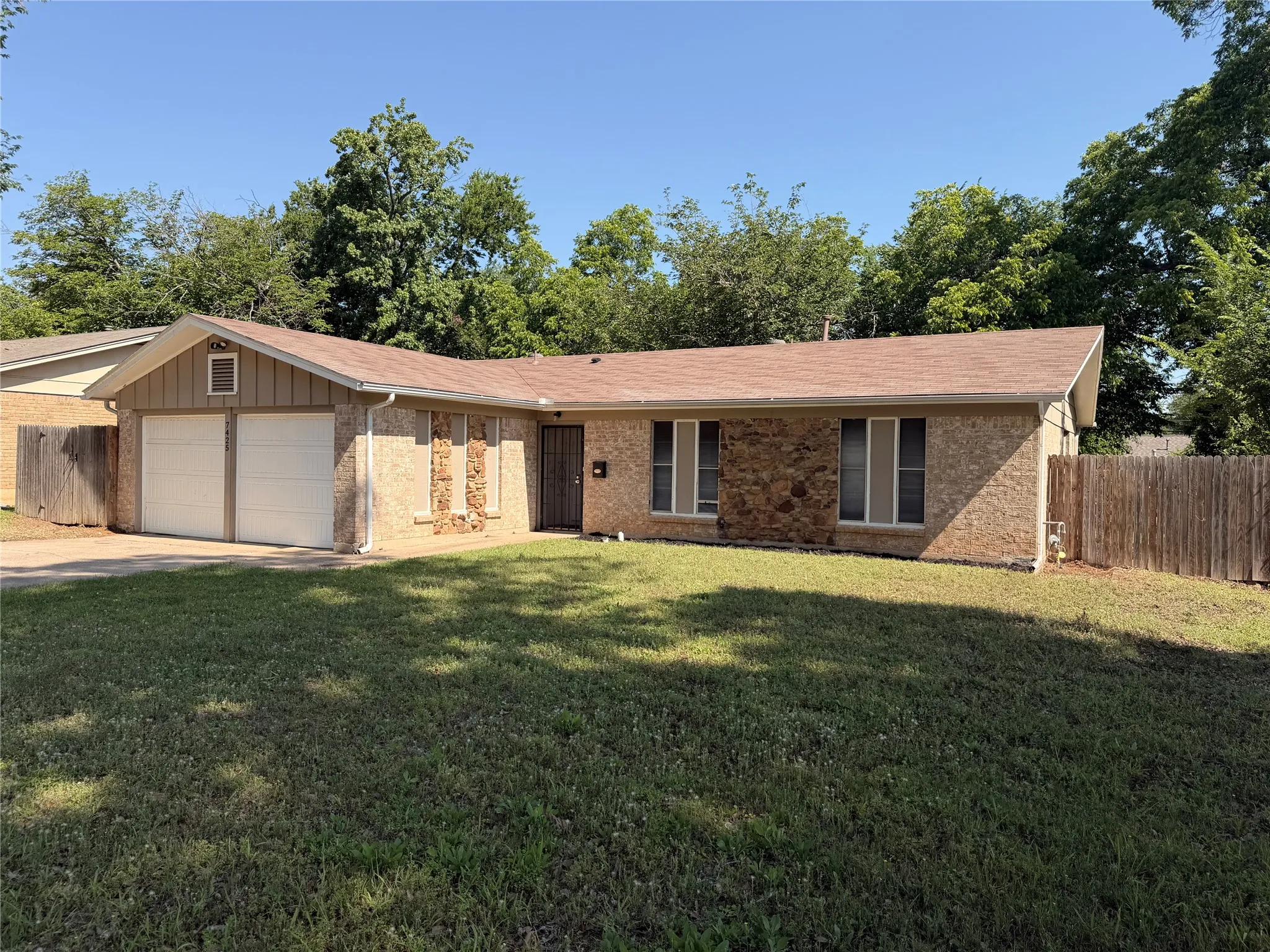 Single Family Residence For Rent in Tarrant County , 7425 Van Natta Lane, Fort Worth, Texas 76112, 3 Bedroom, 2 Bathroom, 2 Garage spaces, 1,634 Sqft, built in 1967, mls#21302856, Real Estate Agent in Fort Worth, Homes For Rent in Tarrant county, Homes For Rent in Fort Worth, Realtor in Fort Worth Texas, Real Estate Brokerage Independent Realty Texas, Luminita Cordes Realtor