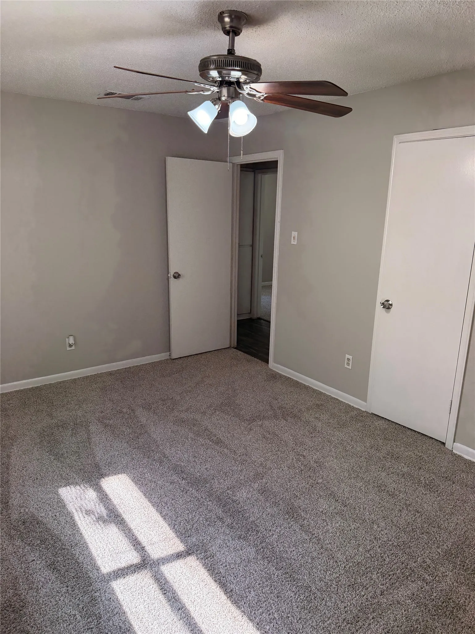Single Family Residence For Rent in Tarrant County , 7425 Van Natta Lane, Fort Worth, Texas 76112, 3 Bedroom, 2 Bathroom, 2 Garage spaces, 1,634 Sqft, built in 1967, mls#21302856, Real Estate Agent in Fort Worth, Homes For Rent in Tarrant county, Homes For Rent in Fort Worth, Realtor in Fort Worth Texas, Real Estate Brokerage Independent Realty Texas, Luminita Cordes Realtor