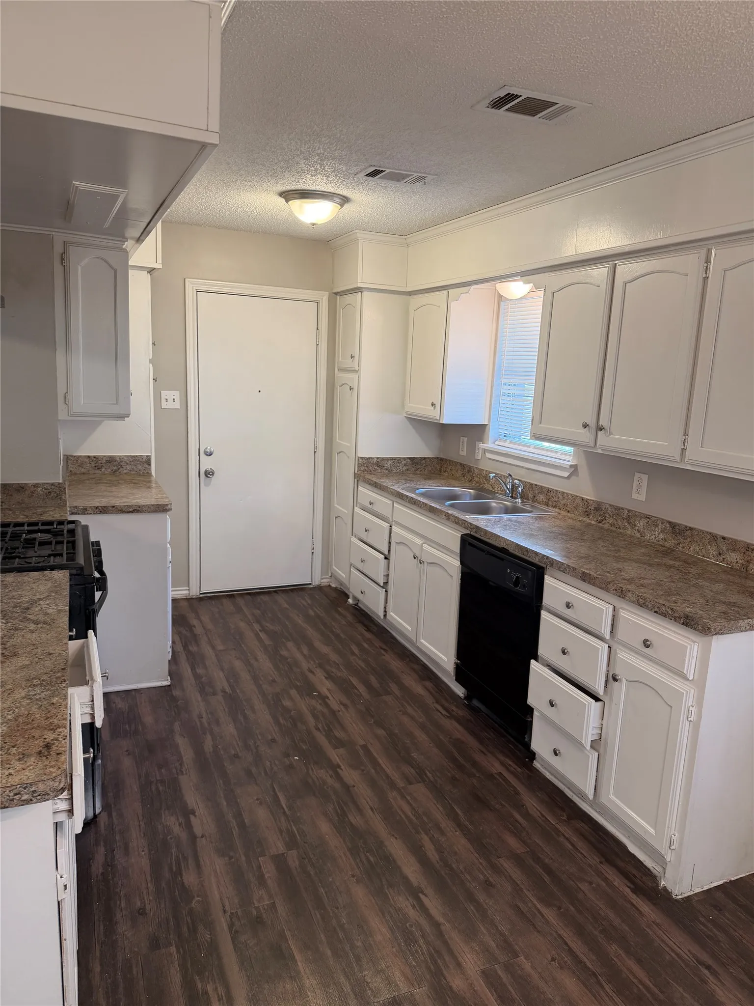 Single Family Residence For Rent in Tarrant County , 7425 Van Natta Lane, Fort Worth, Texas 76112, 3 Bedroom, 2 Bathroom, 2 Garage spaces, 1,634 Sqft, built in 1967, mls#21302856, Real Estate Agent in Fort Worth, Homes For Rent in Tarrant county, Homes For Rent in Fort Worth, Realtor in Fort Worth Texas, Real Estate Brokerage Independent Realty Texas, Luminita Cordes Realtor