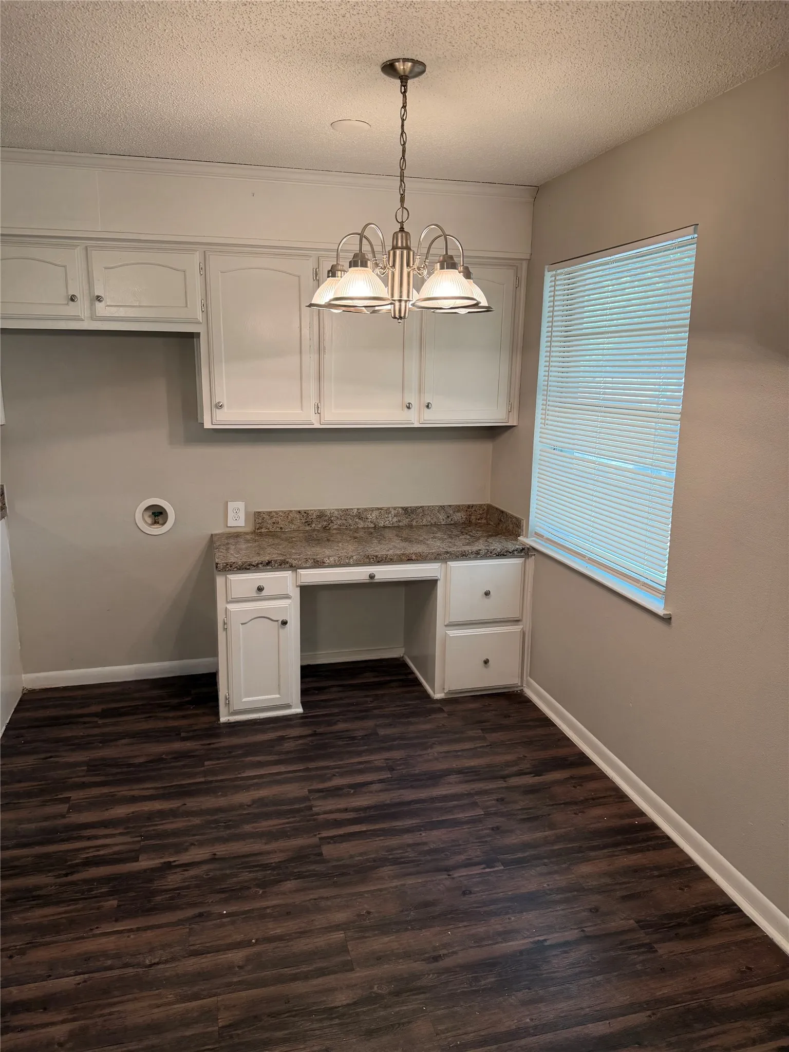Single Family Residence For Rent in Tarrant County , 7425 Van Natta Lane, Fort Worth, Texas 76112, 3 Bedroom, 2 Bathroom, 2 Garage spaces, 1,634 Sqft, built in 1967, mls#21302856, Real Estate Agent in Fort Worth, Homes For Rent in Tarrant county, Homes For Rent in Fort Worth, Realtor in Fort Worth Texas, Real Estate Brokerage Independent Realty Texas, Luminita Cordes Realtor