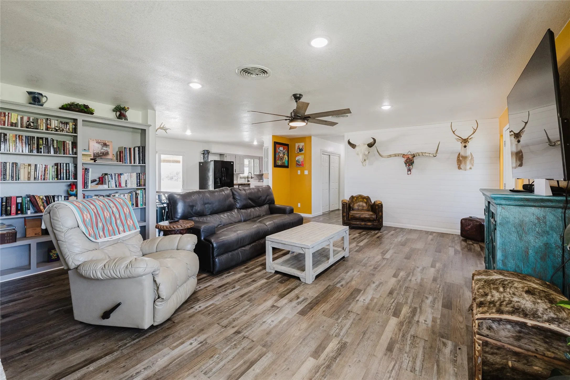 Single Family Residence For Sale in Eastland County , 6217 Highway 183, Cisco, Texas 76437, 3 Bedroom, 2 Bathroom, 2 Garage spaces, 2,240 Sqft, built in 1980, mls#21302703, Real Estate Agent in Cisco, Homes For Sale in Eastland county, Homes For Sale in Cisco, Realtor in Cisco Texas, Real Estate Brokerage Independent Realty Texas, Luminita Cordes Realtor