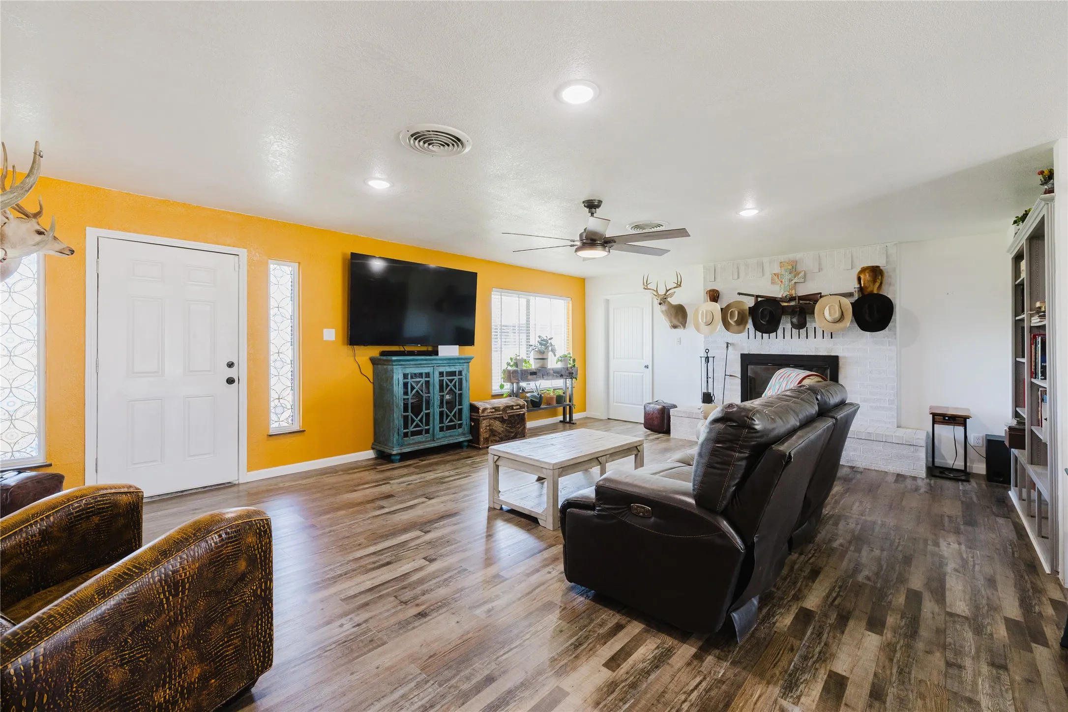Single Family Residence For Sale in Eastland County , 6217 Highway 183, Cisco, Texas 76437, 3 Bedroom, 2 Bathroom, 2 Garage spaces, 2,240 Sqft, built in 1980, mls#21302703, Real Estate Agent in Cisco, Homes For Sale in Eastland county, Homes For Sale in Cisco, Realtor in Cisco Texas, Real Estate Brokerage Independent Realty Texas, Luminita Cordes Realtor