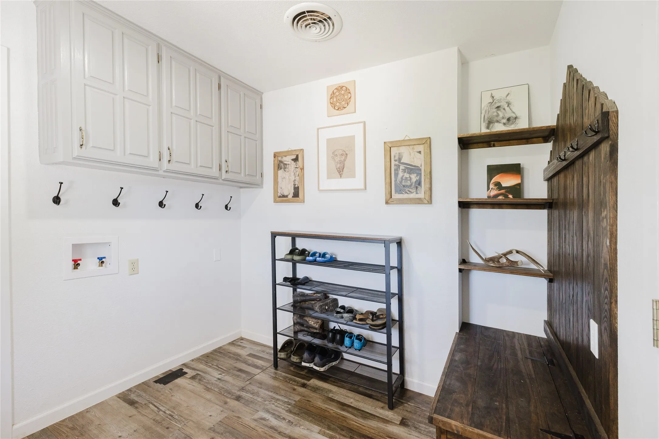 Single Family Residence For Sale in Eastland County , 6217 Highway 183, Cisco, Texas 76437, 3 Bedroom, 2 Bathroom, 2 Garage spaces, 2,240 Sqft, built in 1980, mls#21302703, Real Estate Agent in Cisco, Homes For Sale in Eastland county, Homes For Sale in Cisco, Realtor in Cisco Texas, Real Estate Brokerage Independent Realty Texas, Luminita Cordes Realtor