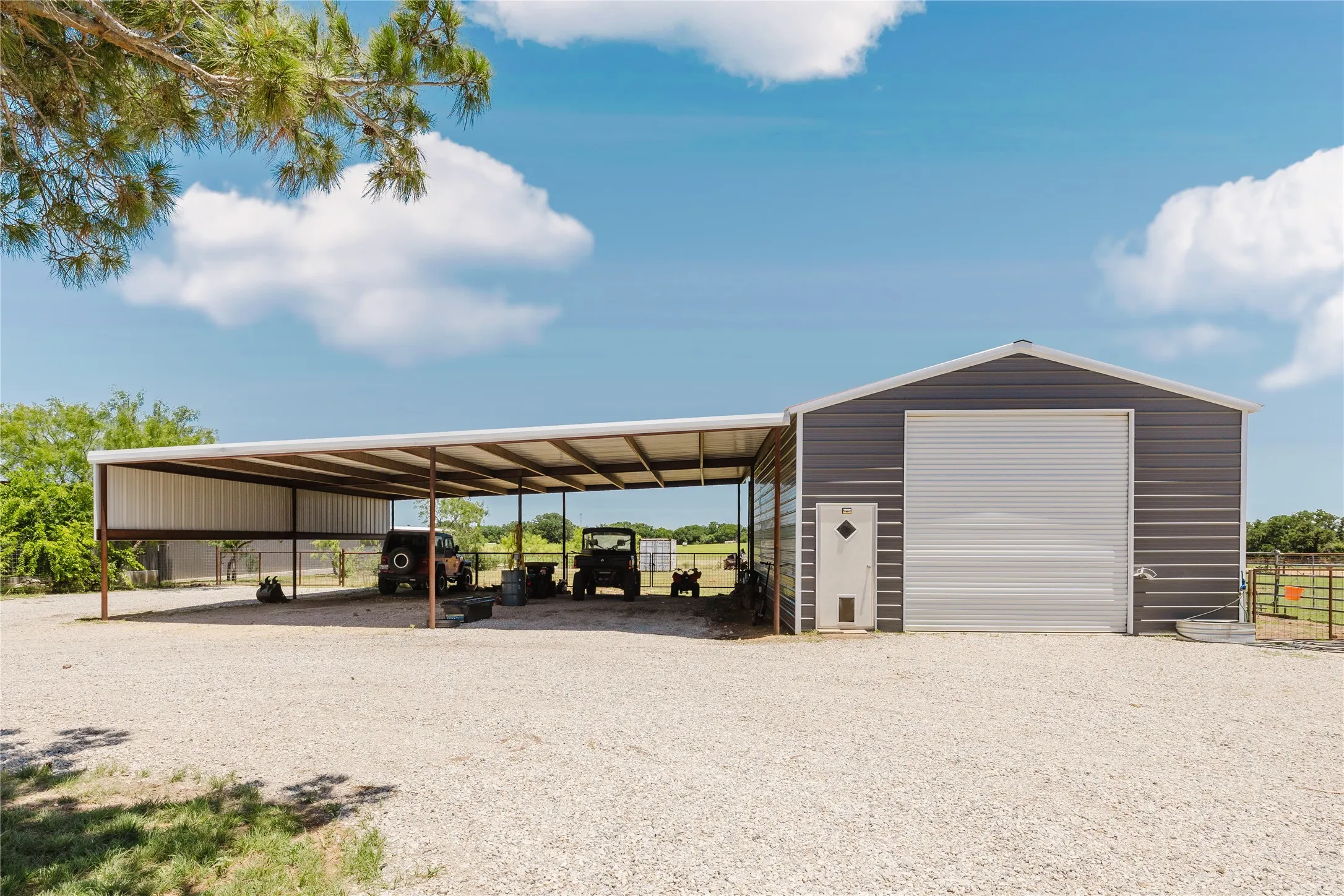 Single Family Residence For Sale in Eastland County , 6217 Highway 183, Cisco, Texas 76437, 3 Bedroom, 2 Bathroom, 2 Garage spaces, 2,240 Sqft, built in 1980, mls#21302703, Real Estate Agent in Cisco, Homes For Sale in Eastland county, Homes For Sale in Cisco, Realtor in Cisco Texas, Real Estate Brokerage Independent Realty Texas, Luminita Cordes Realtor