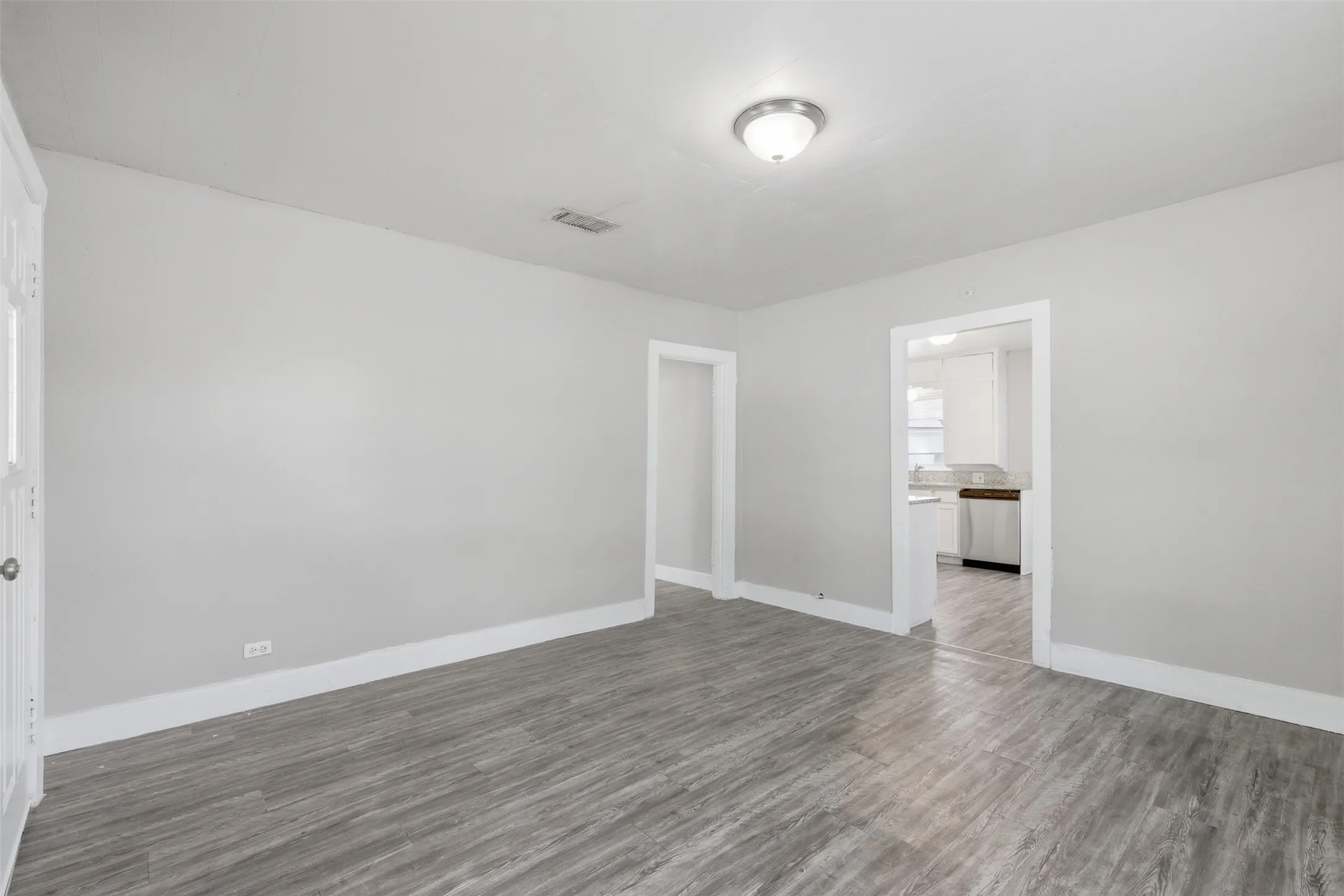 Single Family Residence For Sale in Grayson County , 630 E Acheson Street, Denison, Texas 75021, 3 Bedroom, 1 Bathroom, 1 Garage spaces, 1,086 Sqft, built in 1935, mls#21302183, Real Estate Agent in Denison, Homes For Sale in Grayson county, Homes For Sale in Denison, Realtor in Denison Texas, Real Estate Brokerage Independent Realty Texas, Luminita Cordes Realtor
