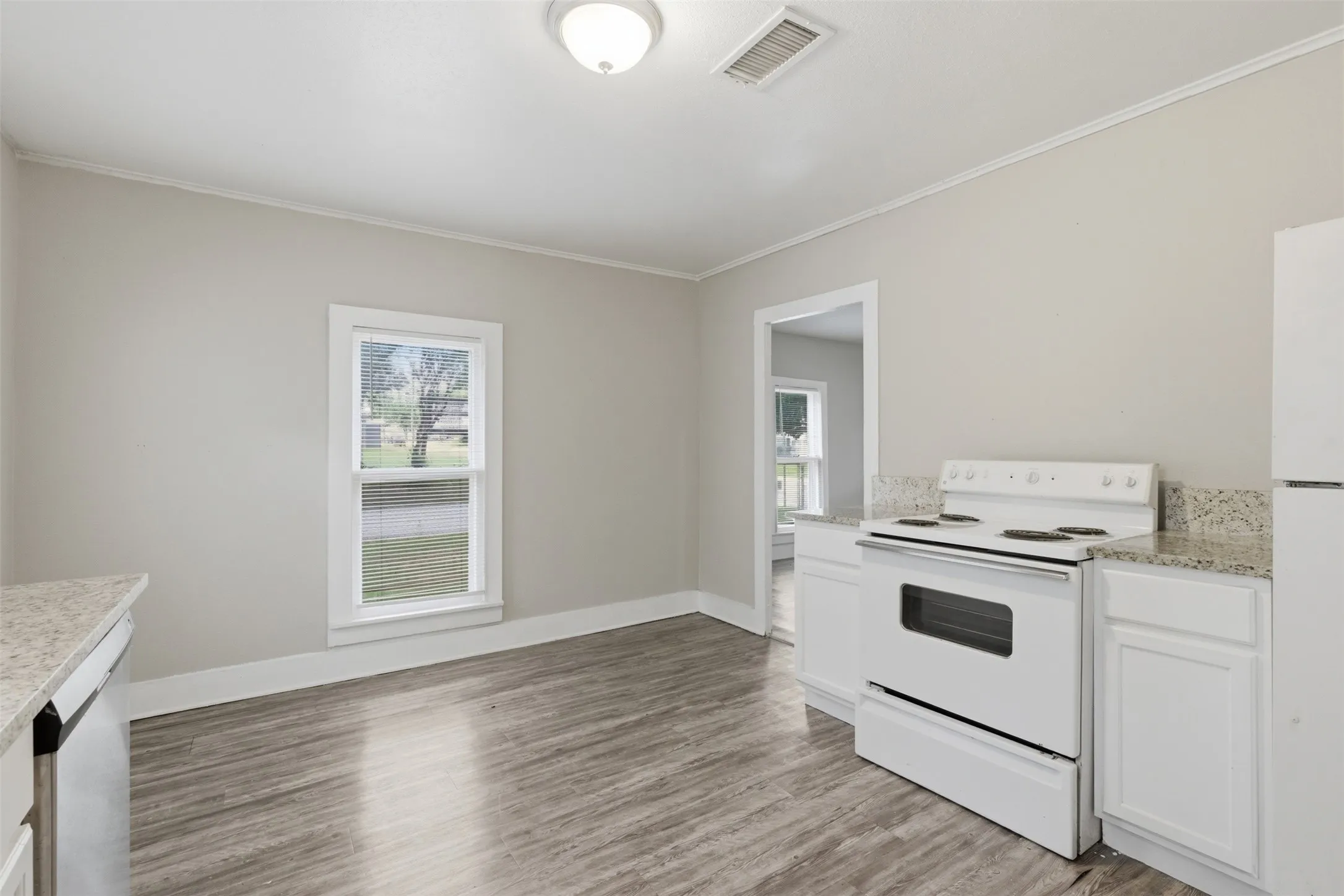Single Family Residence For Sale in Grayson County , 630 E Acheson Street, Denison, Texas 75021, 3 Bedroom, 1 Bathroom, 1 Garage spaces, 1,086 Sqft, built in 1935, mls#21302183, Real Estate Agent in Denison, Homes For Sale in Grayson county, Homes For Sale in Denison, Realtor in Denison Texas, Real Estate Brokerage Independent Realty Texas, Luminita Cordes Realtor