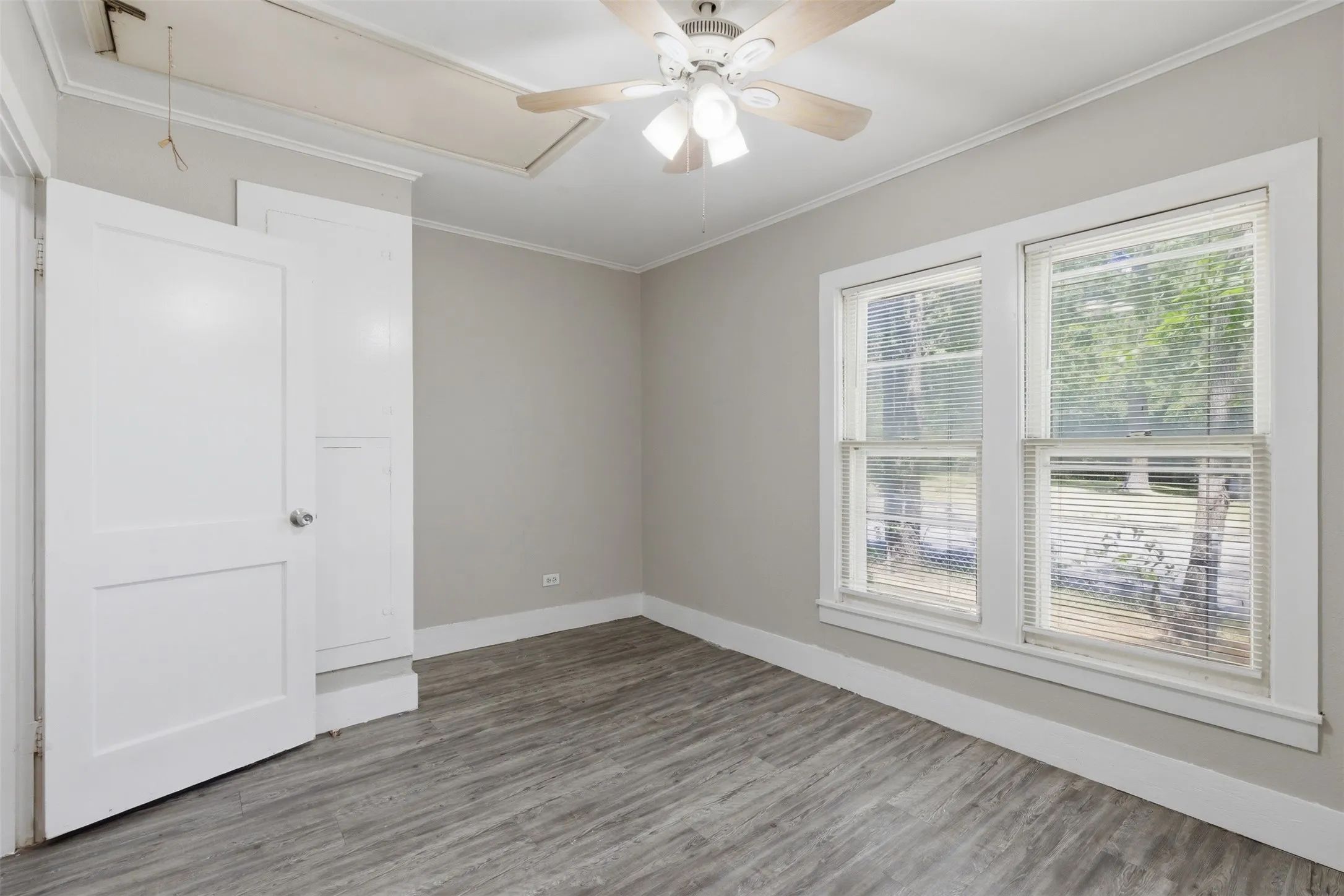 Single Family Residence For Sale in Grayson County , 630 E Acheson Street, Denison, Texas 75021, 3 Bedroom, 1 Bathroom, 1 Garage spaces, 1,086 Sqft, built in 1935, mls#21302183, Real Estate Agent in Denison, Homes For Sale in Grayson county, Homes For Sale in Denison, Realtor in Denison Texas, Real Estate Brokerage Independent Realty Texas, Luminita Cordes Realtor