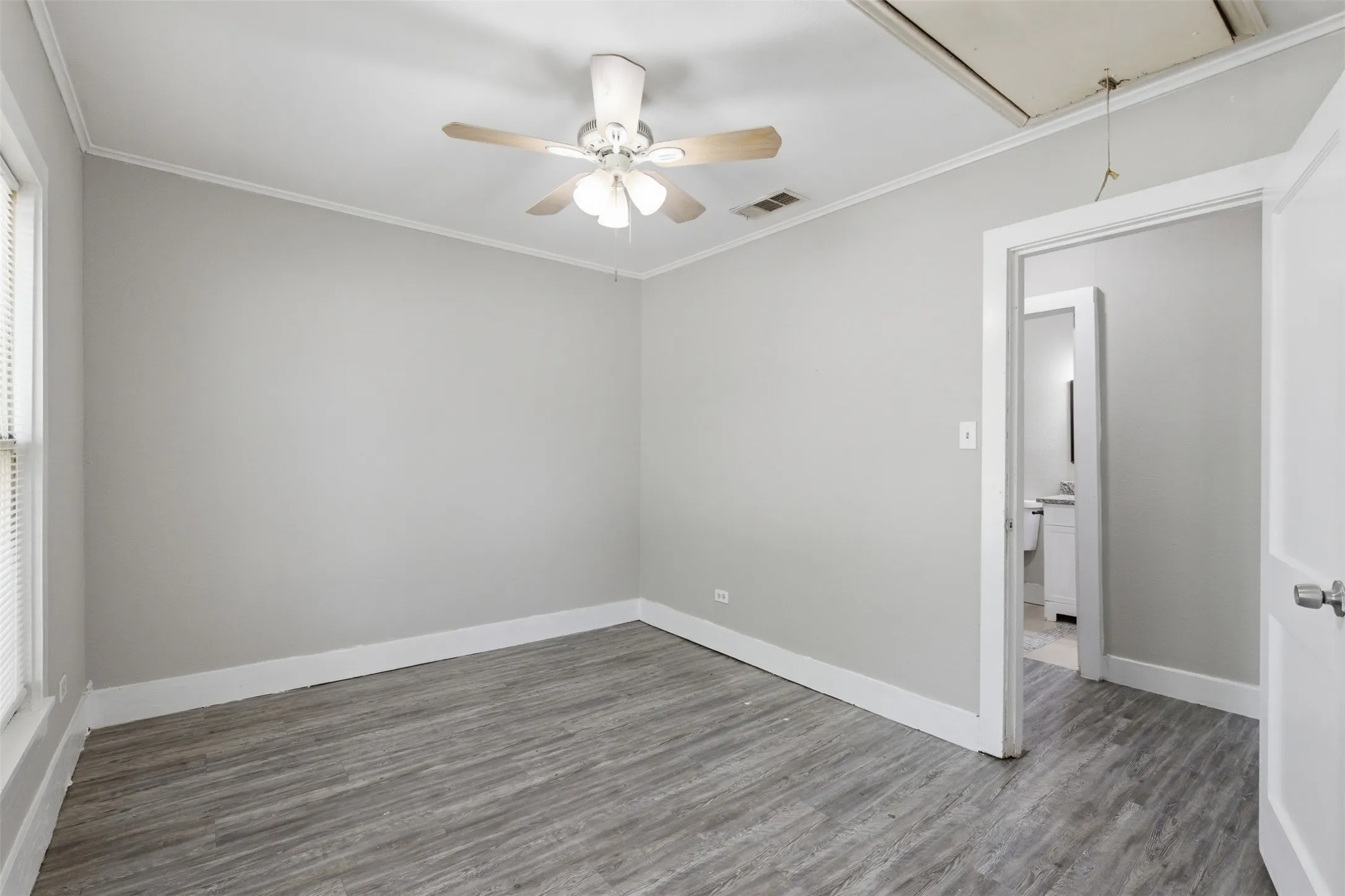 Single Family Residence For Sale in Grayson County , 630 E Acheson Street, Denison, Texas 75021, 3 Bedroom, 1 Bathroom, 1 Garage spaces, 1,086 Sqft, built in 1935, mls#21302183, Real Estate Agent in Denison, Homes For Sale in Grayson county, Homes For Sale in Denison, Realtor in Denison Texas, Real Estate Brokerage Independent Realty Texas, Luminita Cordes Realtor