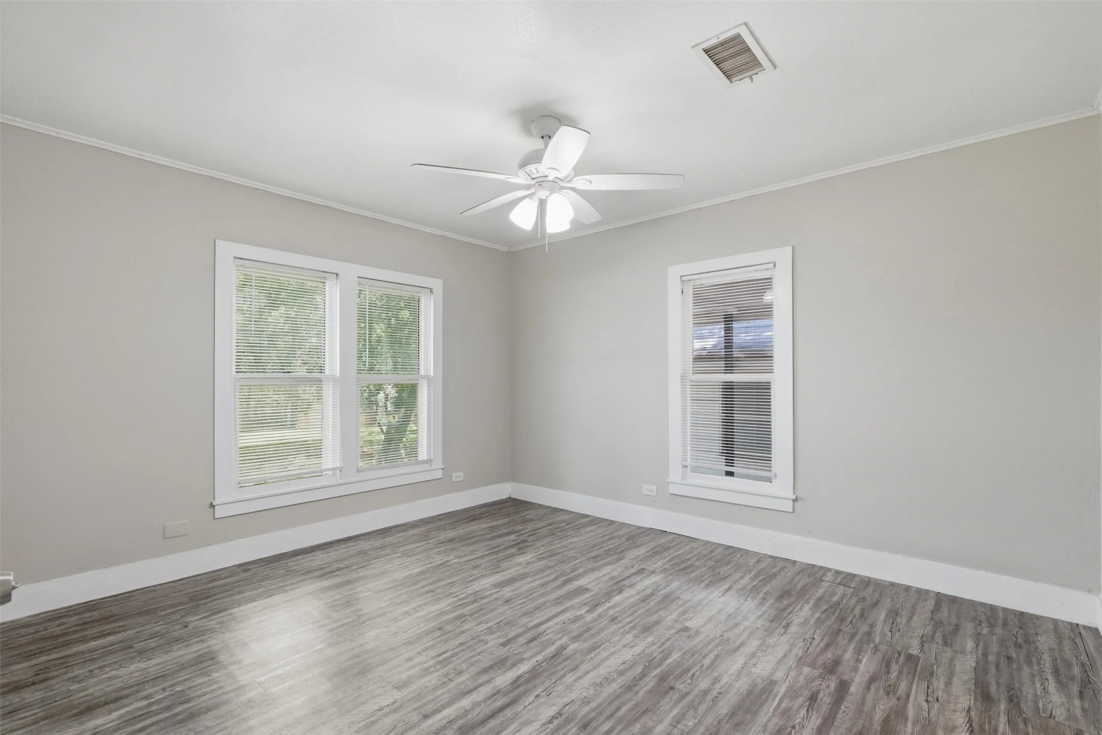Single Family Residence For Sale in Grayson County , 630 E Acheson Street, Denison, Texas 75021, 3 Bedroom, 1 Bathroom, 1 Garage spaces, 1,086 Sqft, built in 1935, mls#21302183, Real Estate Agent in Denison, Homes For Sale in Grayson county, Homes For Sale in Denison, Realtor in Denison Texas, Real Estate Brokerage Independent Realty Texas, Luminita Cordes Realtor