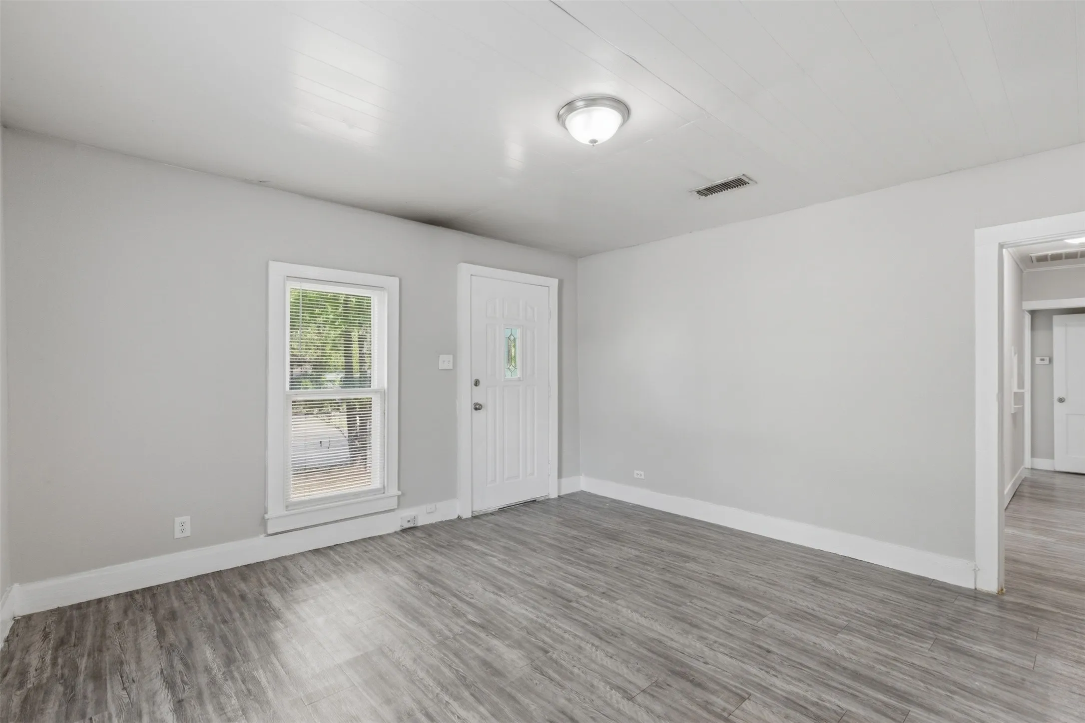 Single Family Residence For Sale in Grayson County , 630 E Acheson Street, Denison, Texas 75021, 3 Bedroom, 1 Bathroom, 1 Garage spaces, 1,086 Sqft, built in 1935, mls#21302183, Real Estate Agent in Denison, Homes For Sale in Grayson county, Homes For Sale in Denison, Realtor in Denison Texas, Real Estate Brokerage Independent Realty Texas, Luminita Cordes Realtor